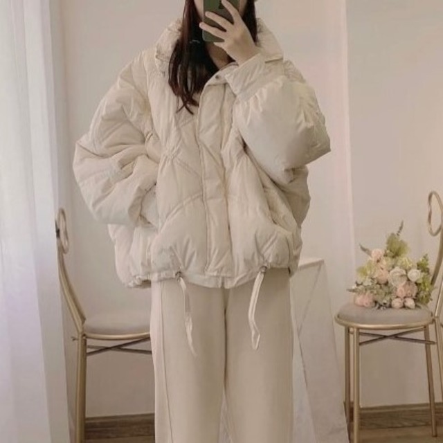 アウター レディース ダウンジャケット 中綿ジャケット ショート丈 長袖 ボリューム袖 スタンドカラー ゆったり ファスナー ダウン 厚手 かわいい 大人可愛い きれいめ シンプル カジュアル 上品 エレガント おしゃれ かっこいい クール ストリート 送料無料 ラフ キュート ガーリー ルーズ 無地 通勤 学生 通学 デート お出かけ 女子会 S M L XL ホワイト 秋 冬 10代 20代 30代 ママ 韓国系 着回し 普段使い 体型カバー 楽ちん ファッション コーデ モテ トレンド 流行