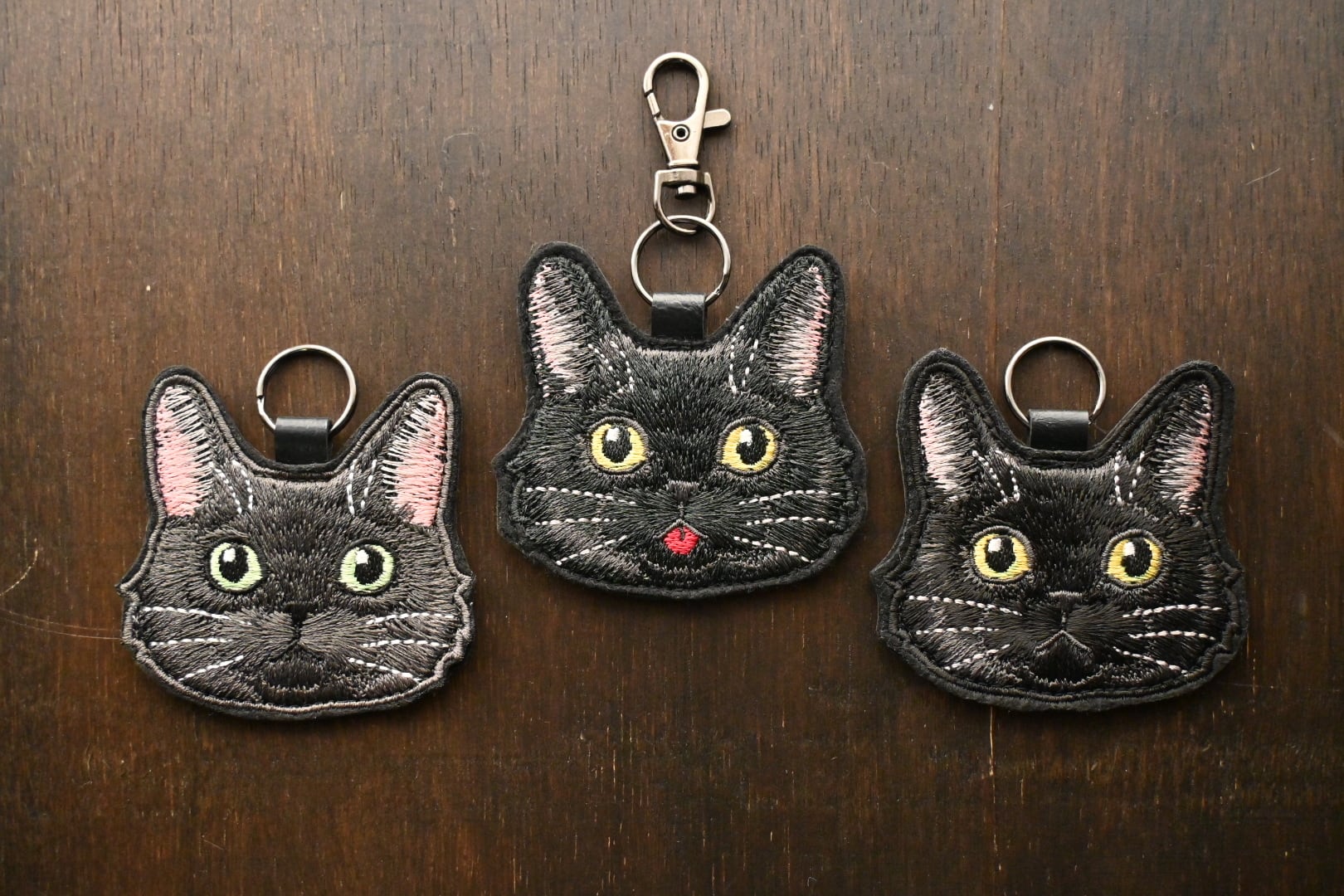 黒とグレーの猫ちゃんキーホルダー【長毛】 | 猫と暮らす洋裁店