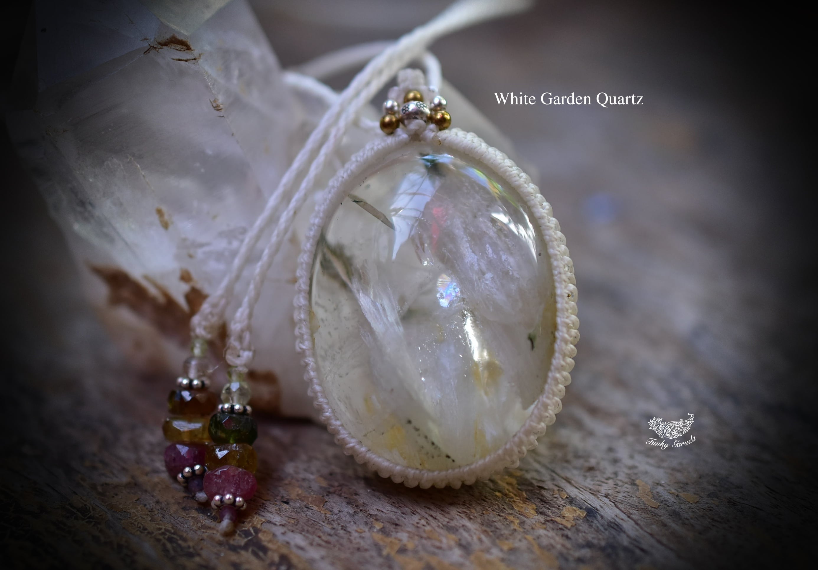 ホワイトガーデンクォーツ翼ブレスレット　マクラメアクセサリー 14ad86c7d2b98918d1b80ac7f6f42e