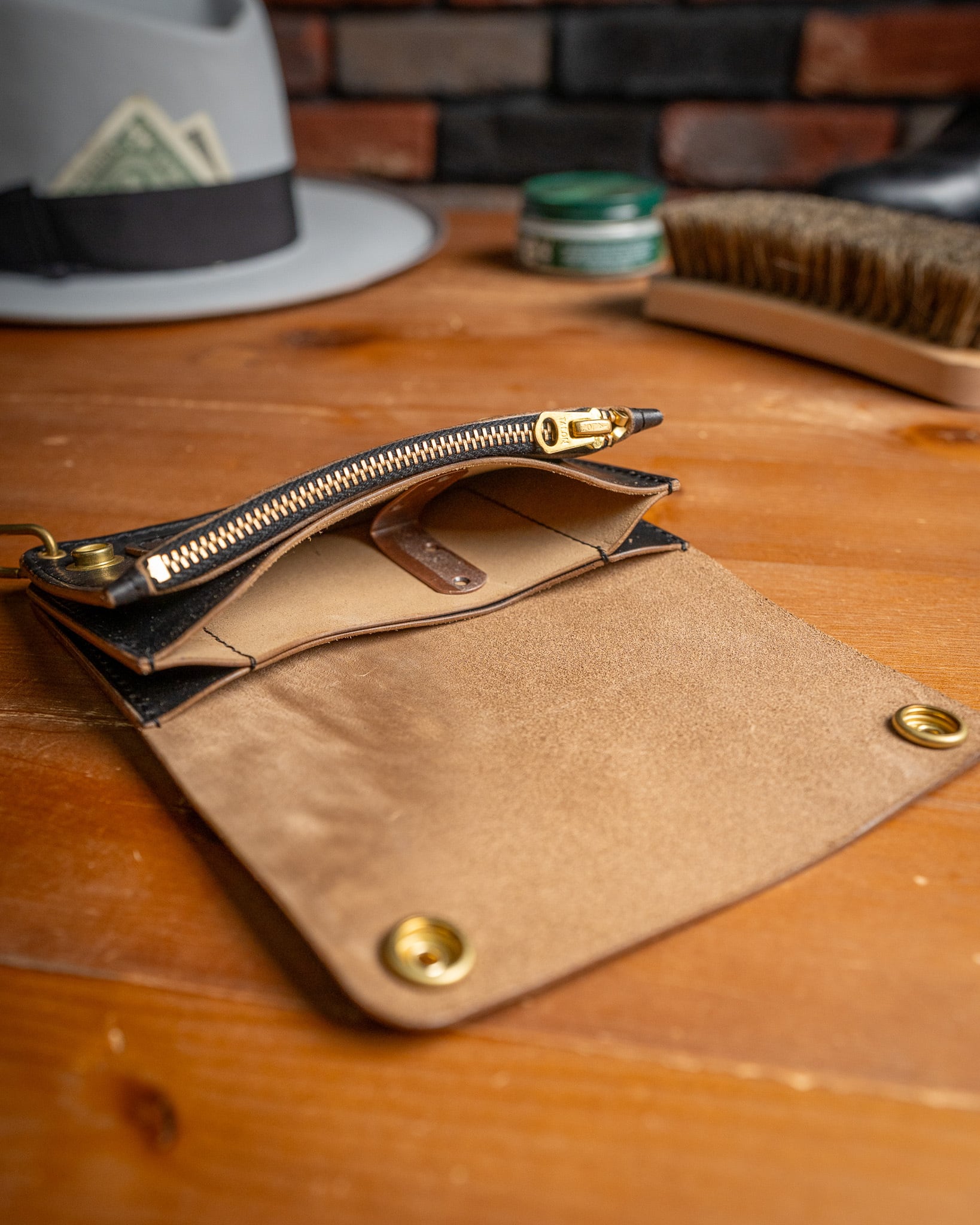 Additive and Line】Middle Tracker Wallet TWM-004 Maryam Horse Butt