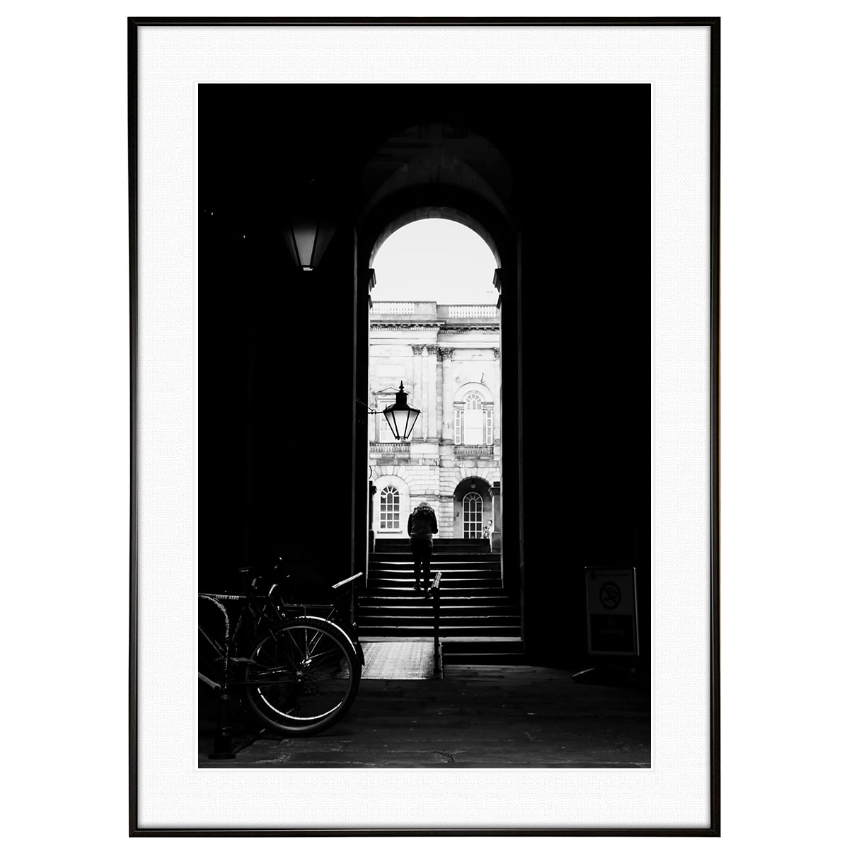 イギリス写真 スコットランド エディンバラを歩く人インテリアモノクロアートポスター額装 AS2570