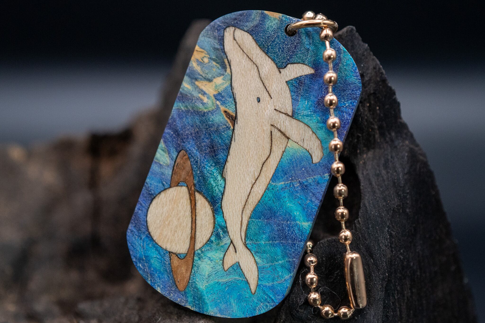 スタビライズウッド メープルバール ドッグタグ 象嵌 勇魚と惑星