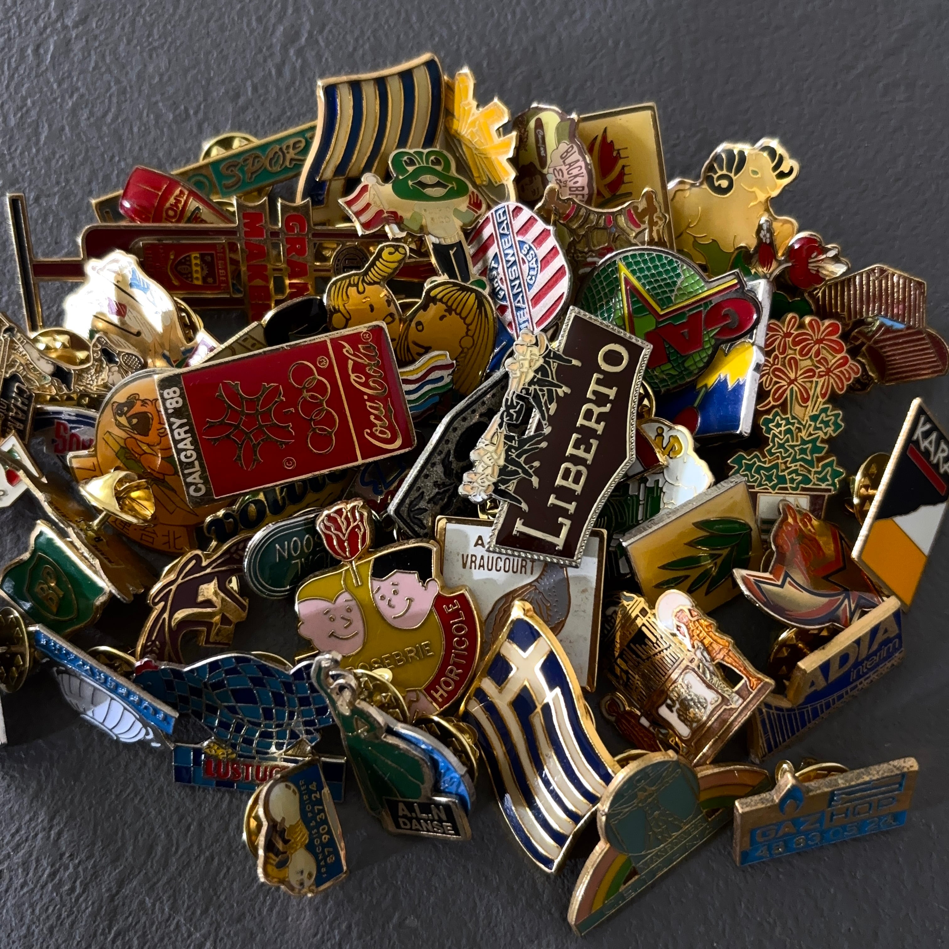 37624 フランス雑貨 フレンチ ピンバッジ200個セット ピンズ まとめ