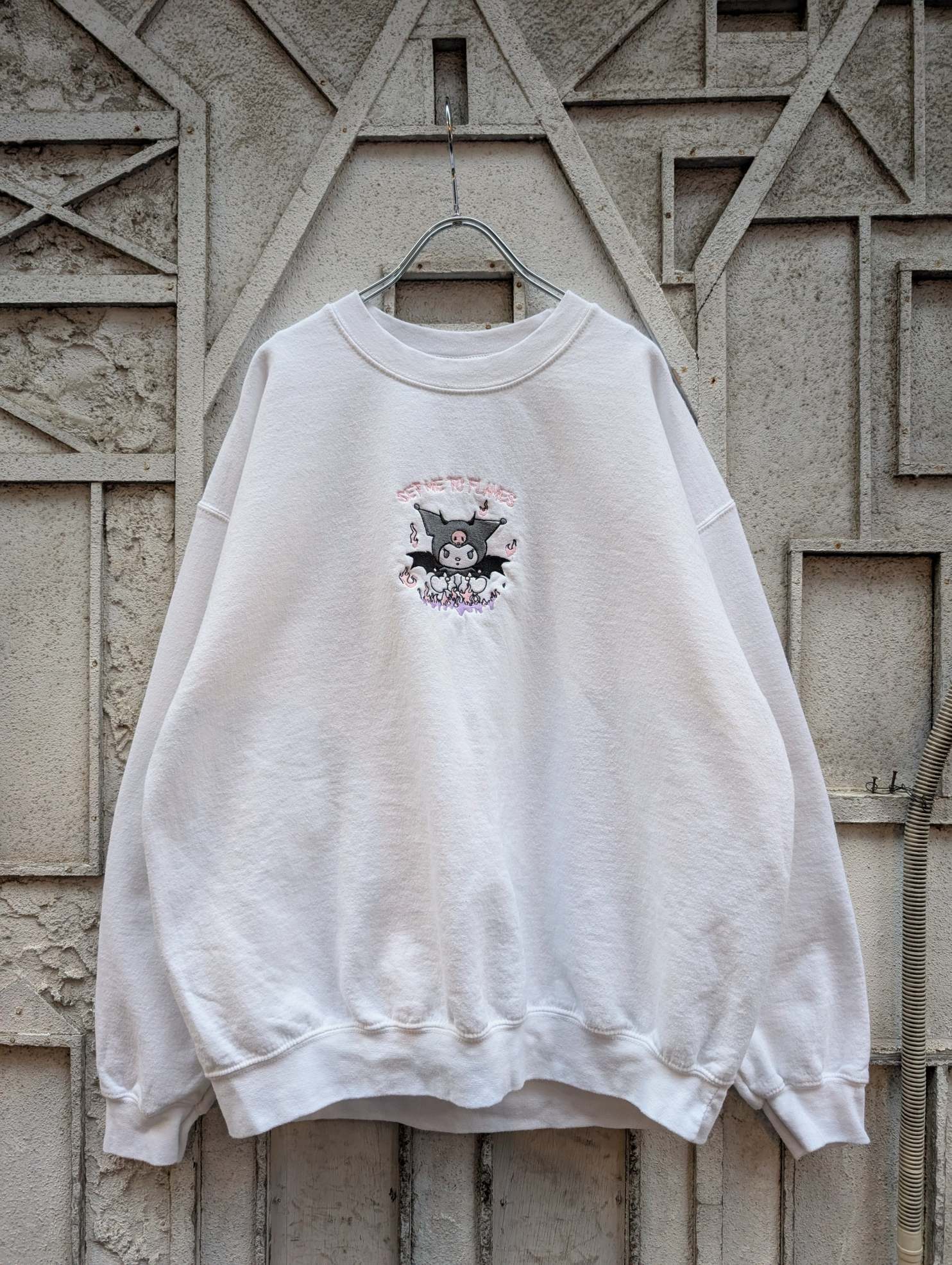 "クロミ" embroidery sweat