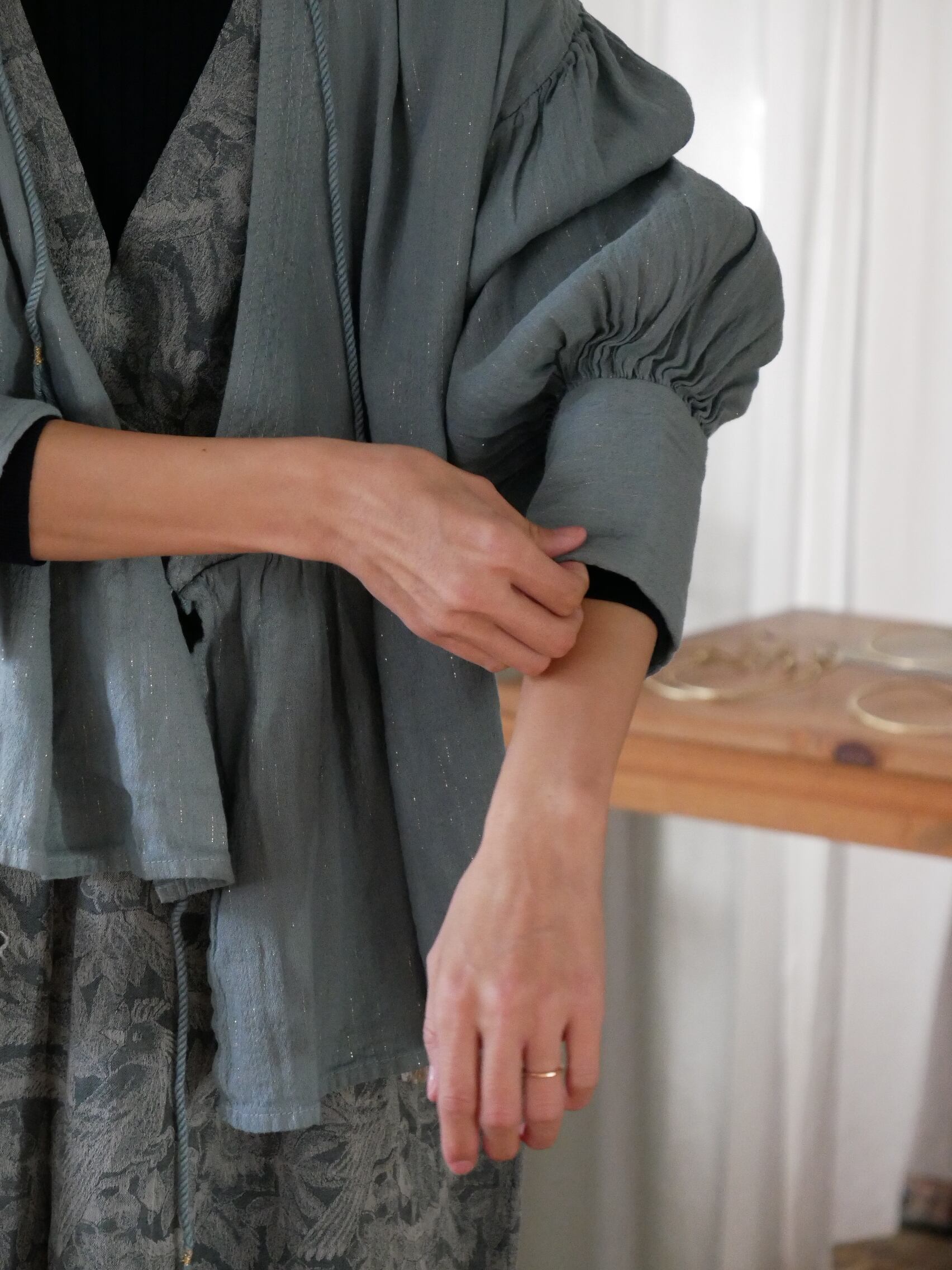 YURTAO】ラメカントリークロス カシュクールブラウス ギャザースリーブ