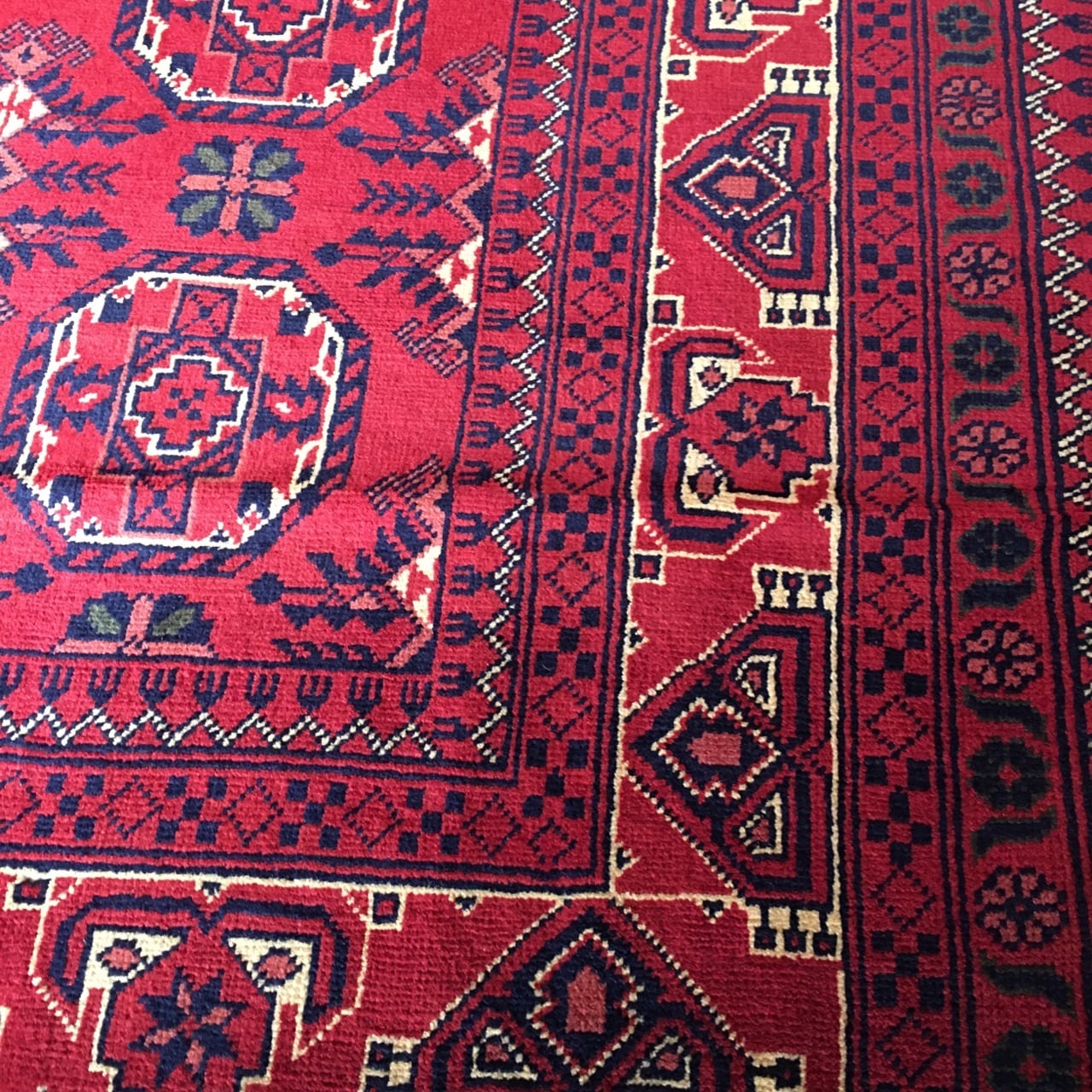 アフガニスタン絨毯：新品 柔らかくソフトな絨毯で知られるカミヤブ