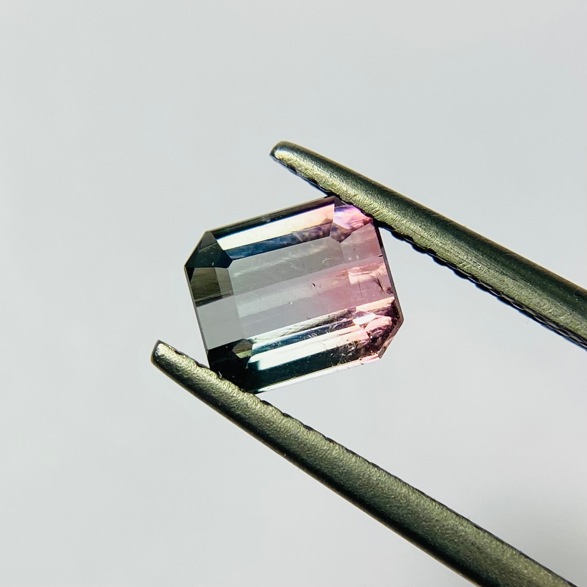 元気なピンク　バイカラートルマリン