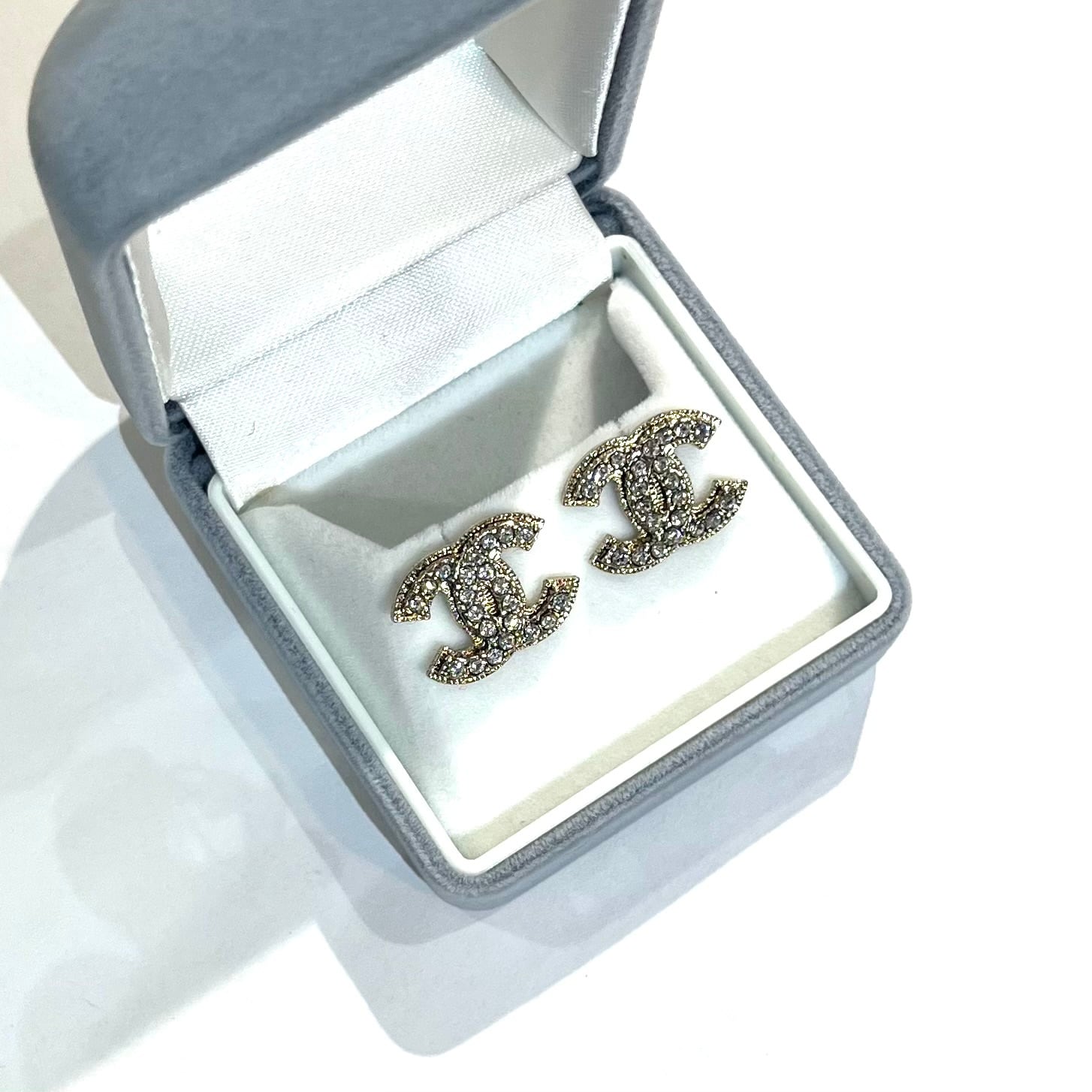 極美品【CHANEL 】2163 ラインストーンシャネルピアスシルバーCOCO