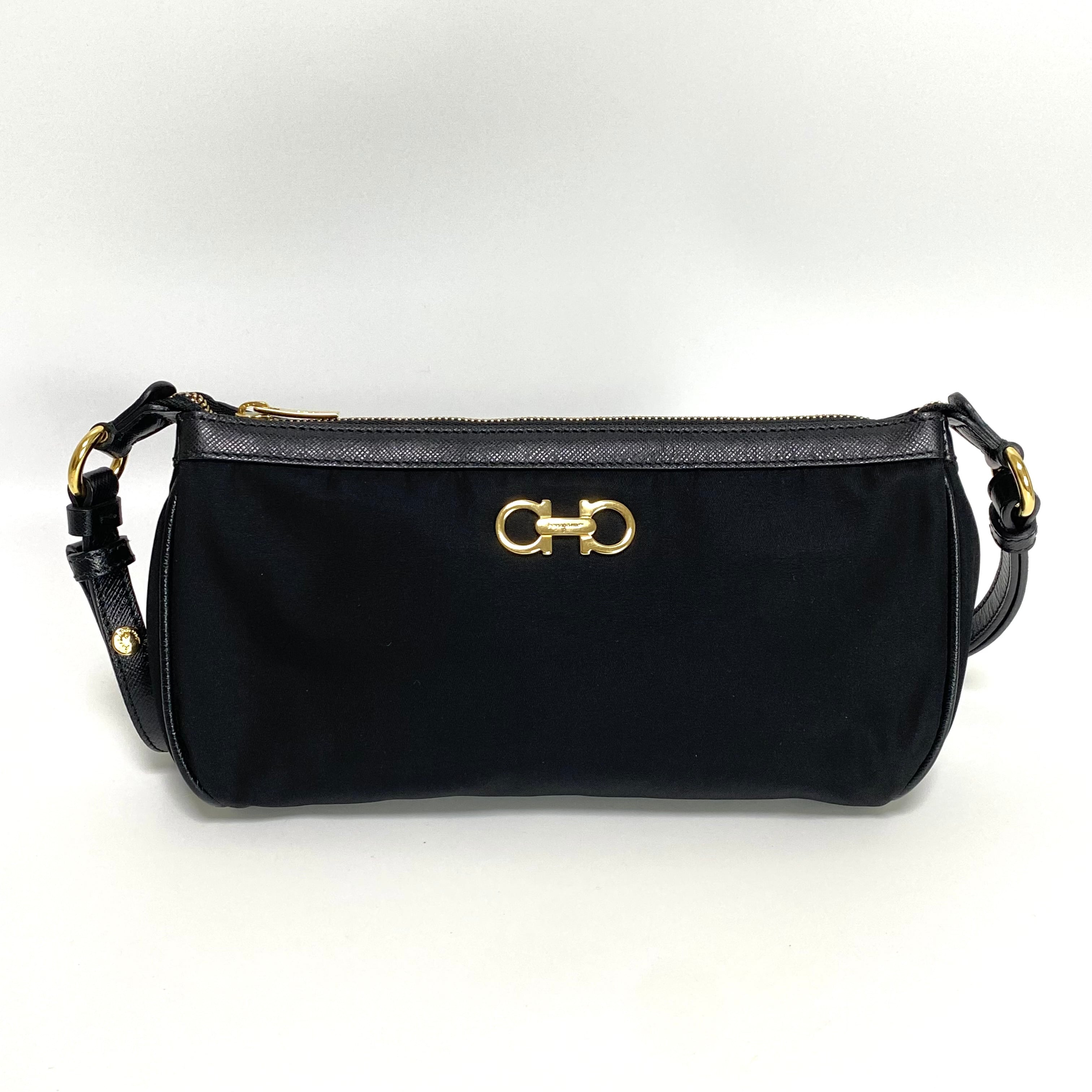 ✨希少✨美品✨Ferragamo フェラガモ ショルダーバッグ ナイロン 本革 Salvatore Ferragamo フェラガモ ナイロンショルダーバッグ