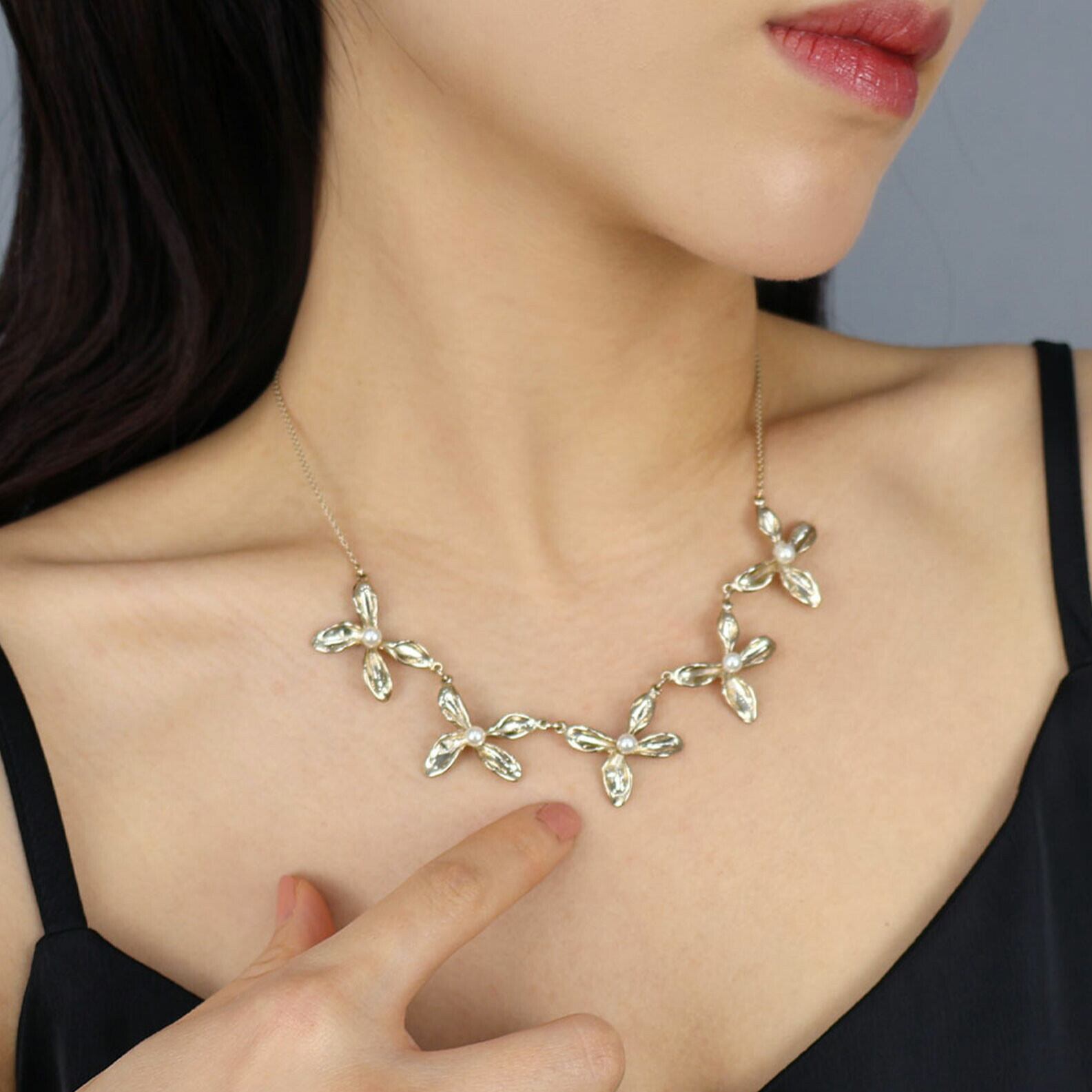 フラワーネックレス　メタル　パール　ボリュームネックレス 　パーティー　結婚式　二次会　韓国製