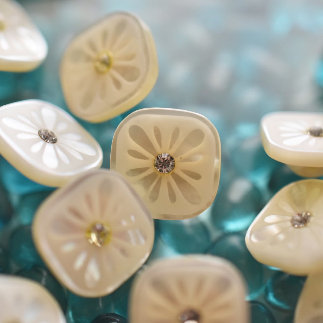 スクエア パールホワイトフラワー 12.5mm