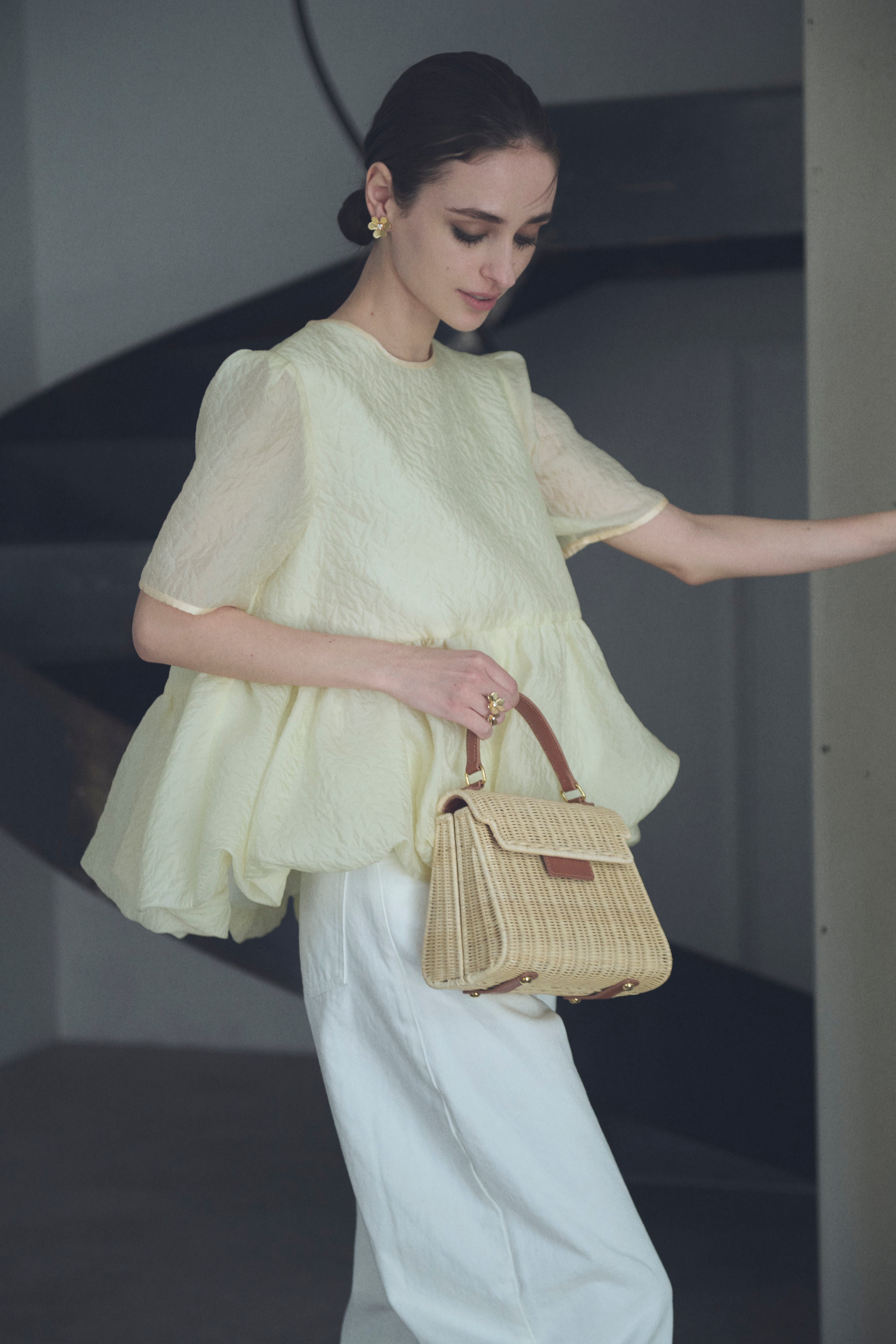 Leather trimmed rattan bucket bag | Bluelea
