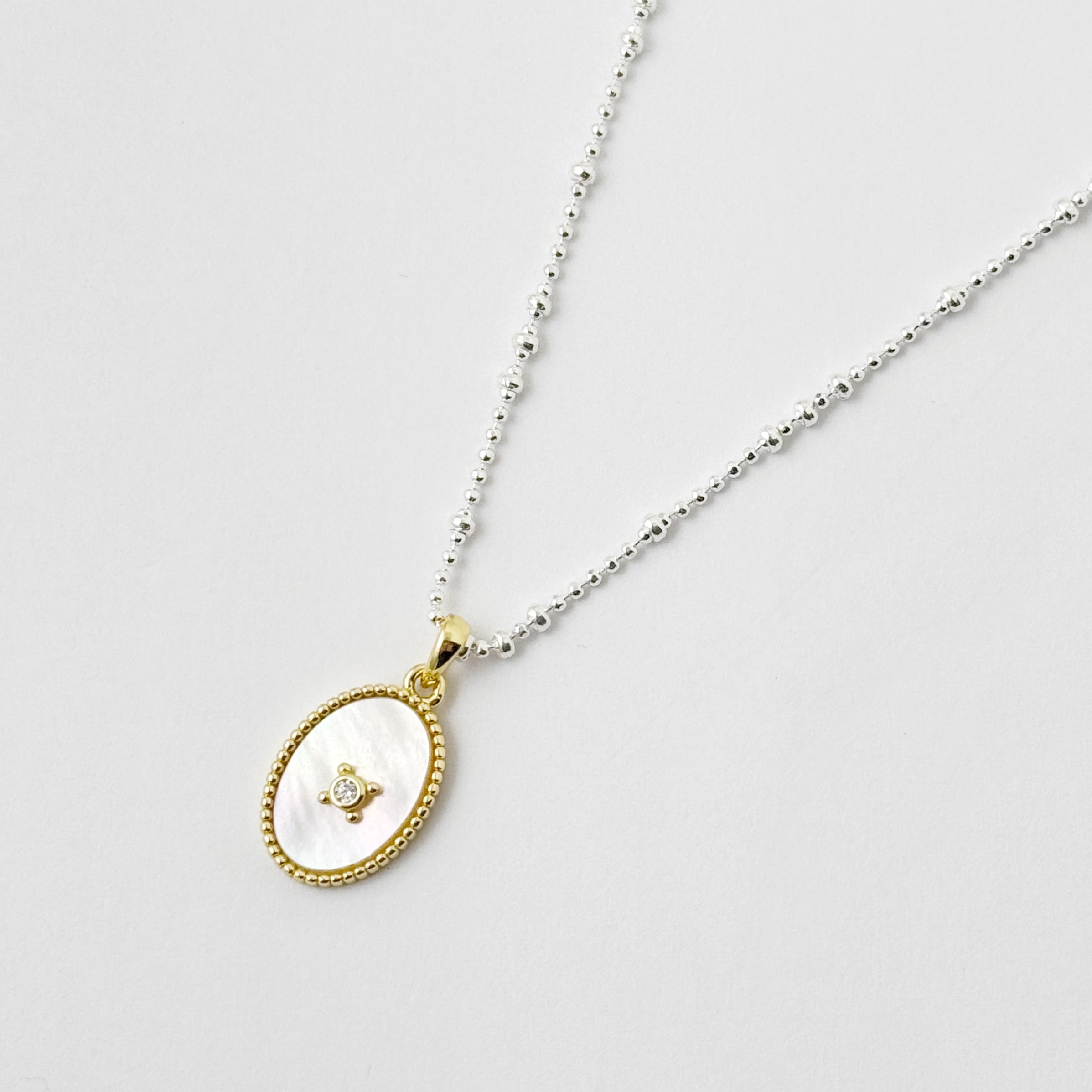 Gold Coating 白蝶貝 オーバル プレート ジルコニア ペンダント