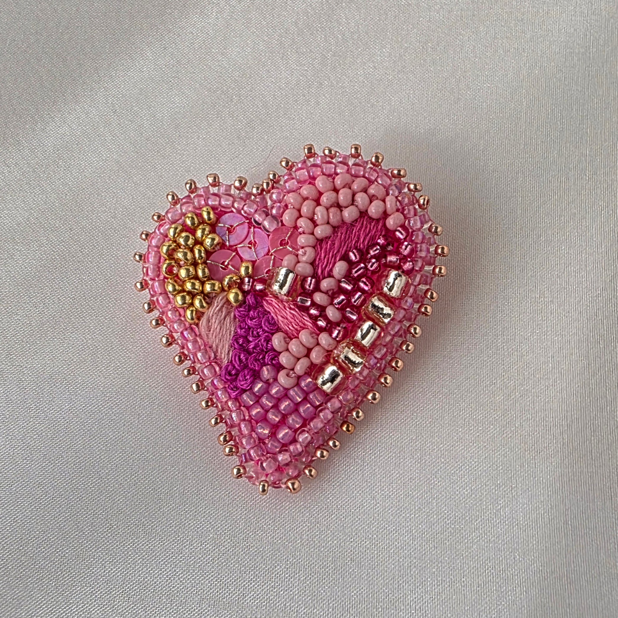 TAKAYO】ピンクハートのビーズ刺繍ブローチ D7-97 | 幸多箱 本店