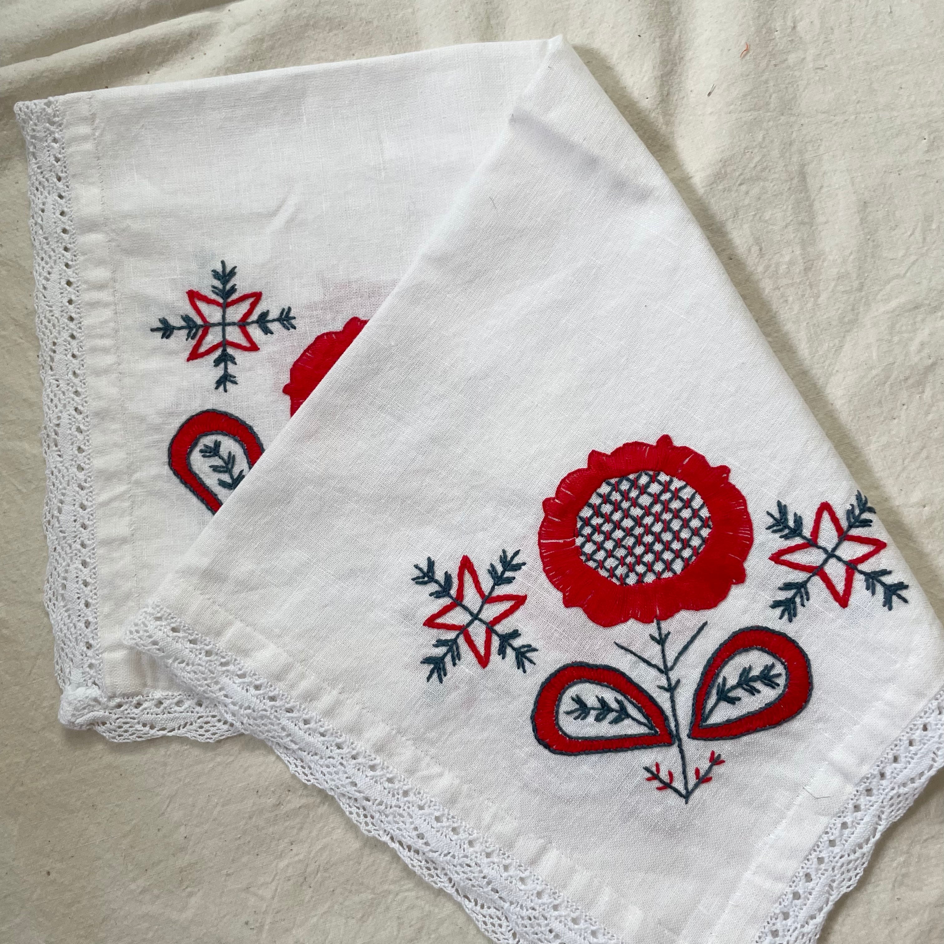 ポップな花の刺繍布