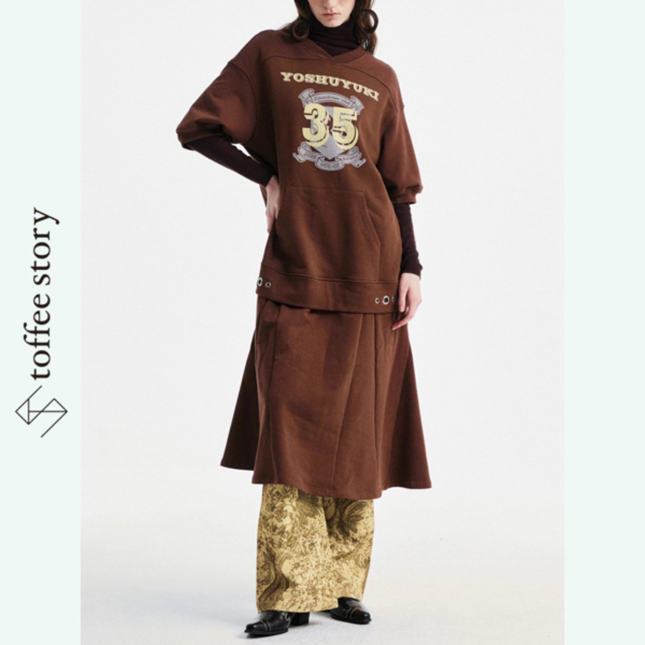 重ね影に滲む“35”の記号スウェットワンピース《B0066》