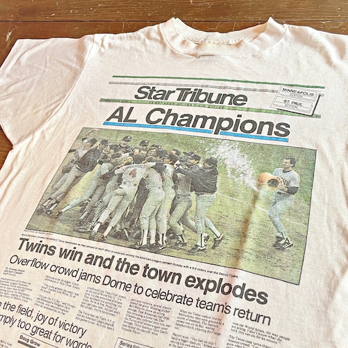 87s  two side  INK print News paper of the  Twin Cities MLB  American league Champions Minnesota  Twins  Size　LARGE