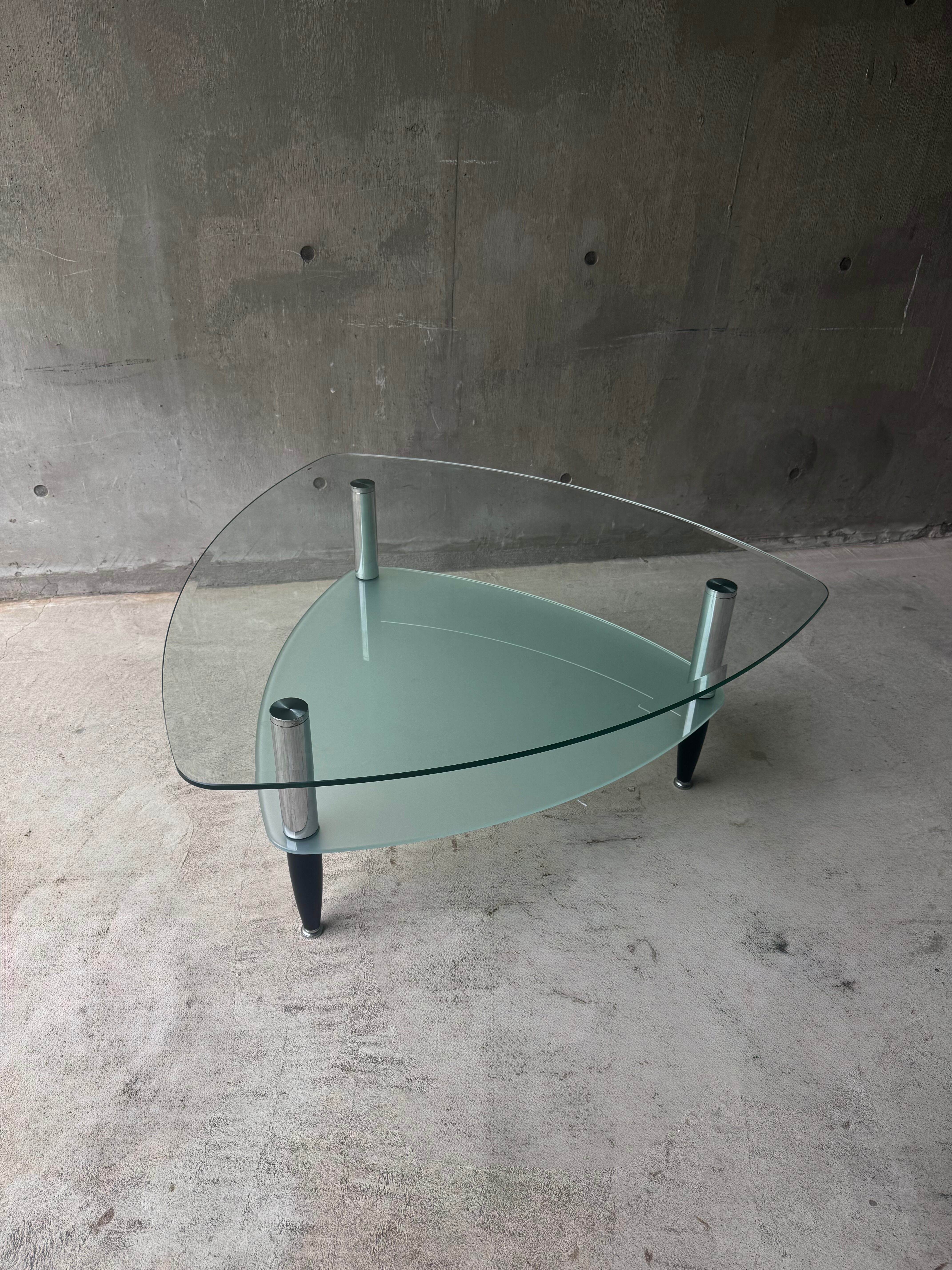 Round Triangle Table | No Rest