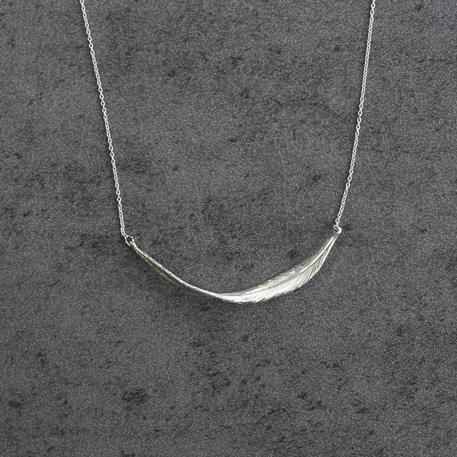 Small Swing Feather Necklace