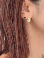 クロフラワーミニピアス