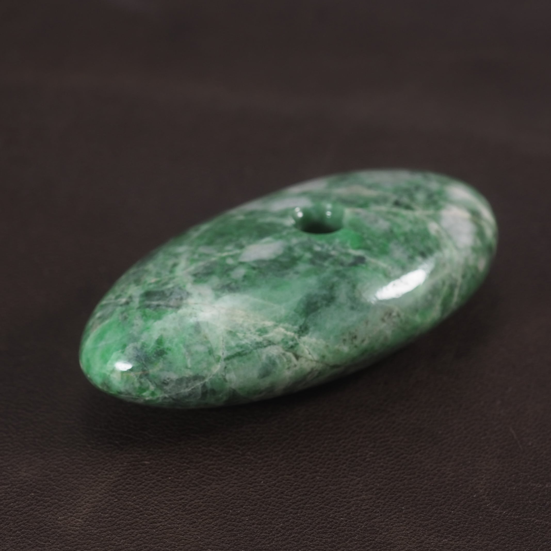 糸魚川翡翠 大珠 鮮緑圧砕翡翠 74mm vivid-green crushed jade Taishu