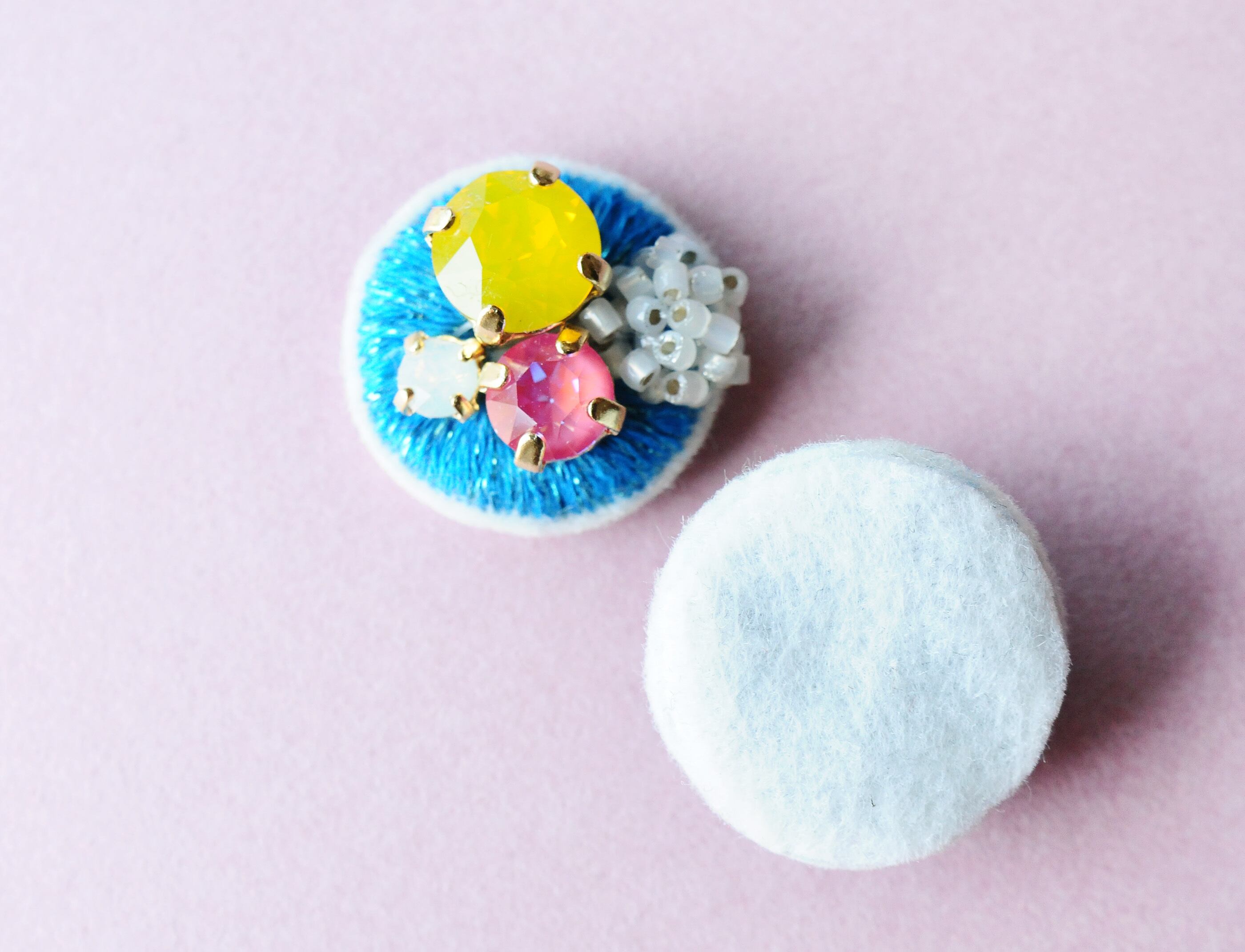 ＜Stella～遊び好きの星～＞刺繍イヤリング「 ジュエルJewe/空と花と 」/アレルギー対応パーツ変更可能