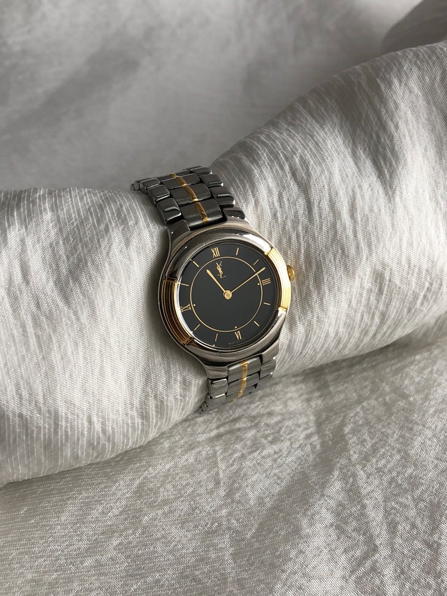 GUCCI グッチ 腕時計 ブラック ゴールド ローマ レザー クウォーツ vintage ヴィンテージ オールド b2b3v5