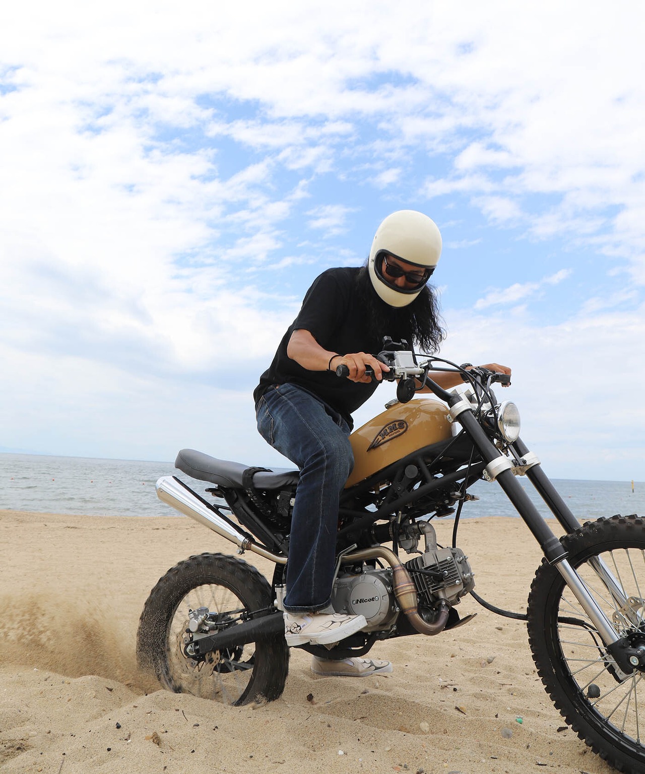 RAISE MIDDLE FINGER - 刺繍Tee (Sサイズ)