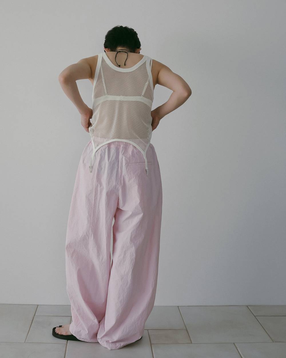 anuke(アンヌーク) Volumetuck Cocoon Pants | サウスオレンジ｜メンズ