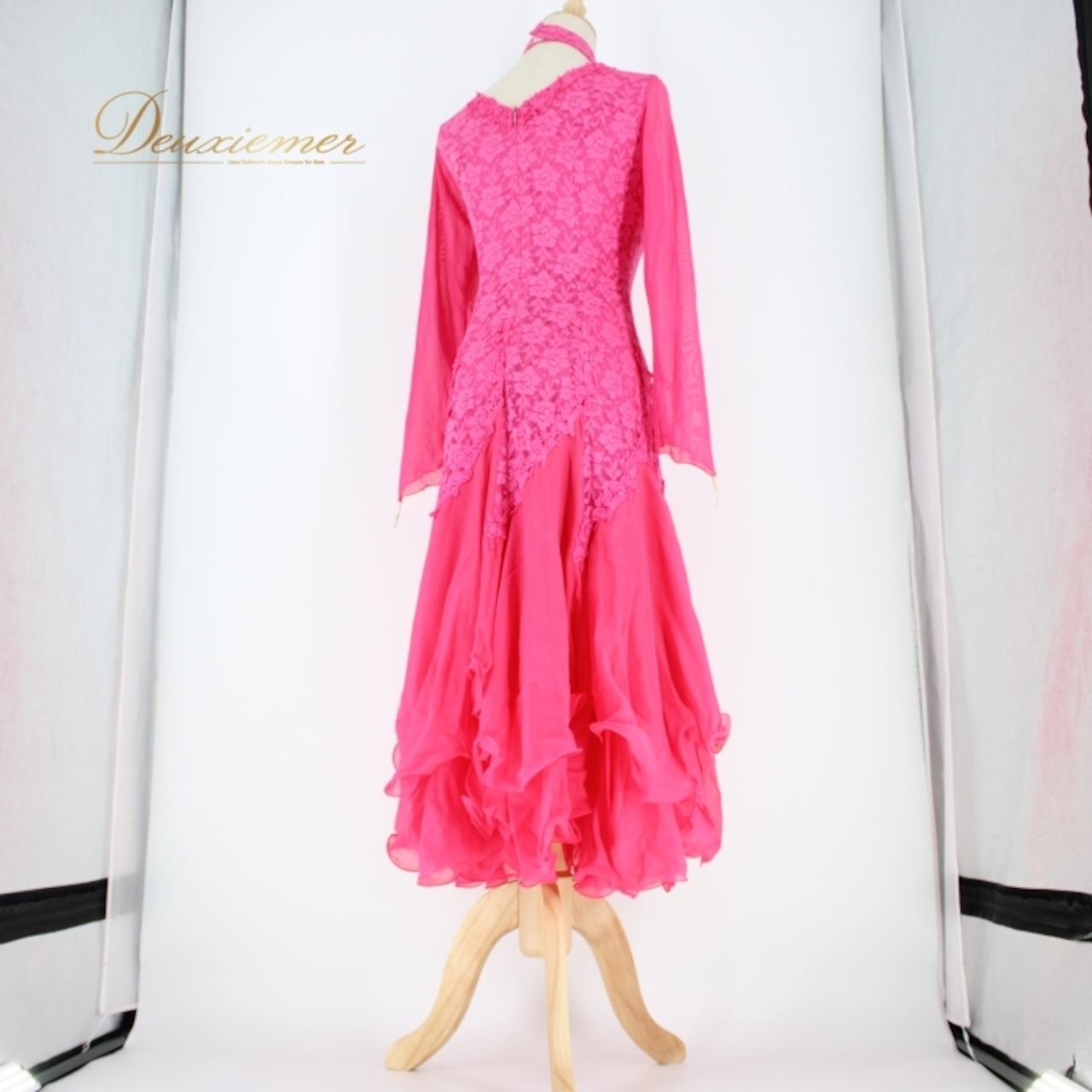 社交ダンス 衣装 スタンダード ドレス ワンピース パーティ衣装 ステージ衣装 Leirena レイリーナ ピンク系 花柄 レース チョーカー 派手 エレガント 女性用 余興 発表会 フリル 着やすい 体型カバー レディース 特別な日 ラインストーン付き 踊りやすい 舞台衣装 華やか セクシー 結婚式 デザイン おしゃれ 軽量 柔らかい