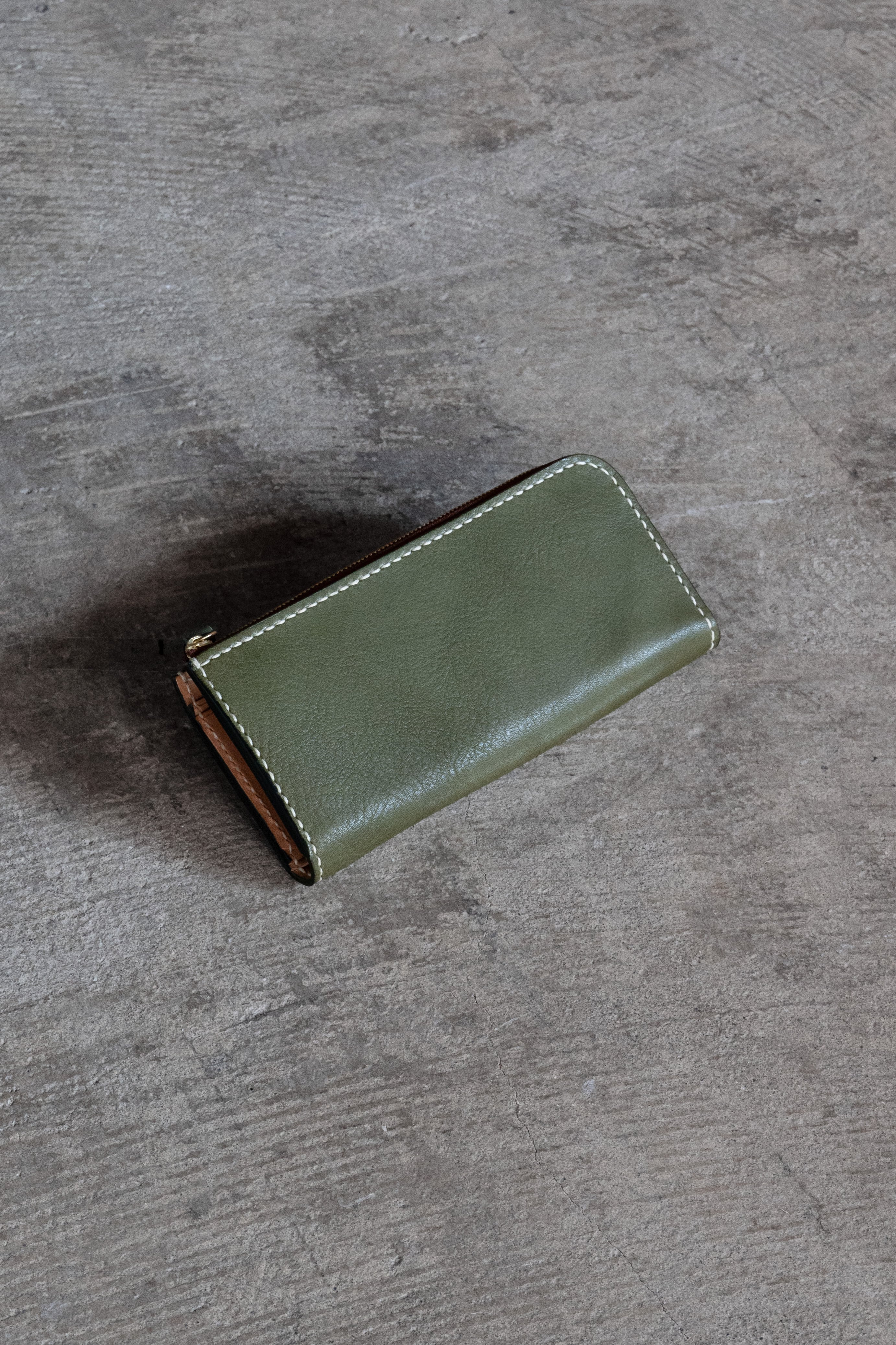 カーキ08式 Lzip wallet / Shrink【送料無料】 | 高級皮革ならminca｜栃木レザーの