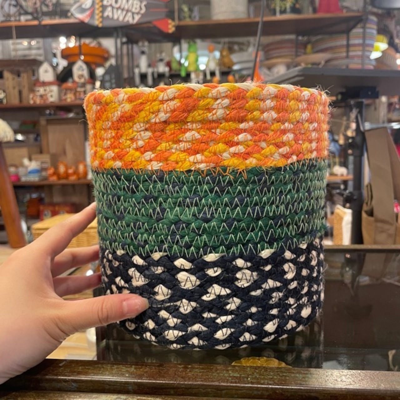 Bangladesh basket cylinder colorful L / バングラデシュ バスケットシリンダー カラフル L ジュート ハンドメイド 収納カゴ 小物入れ リビング インテリア雑貨 編みかご 手編み ギフト プレゼント かわいい