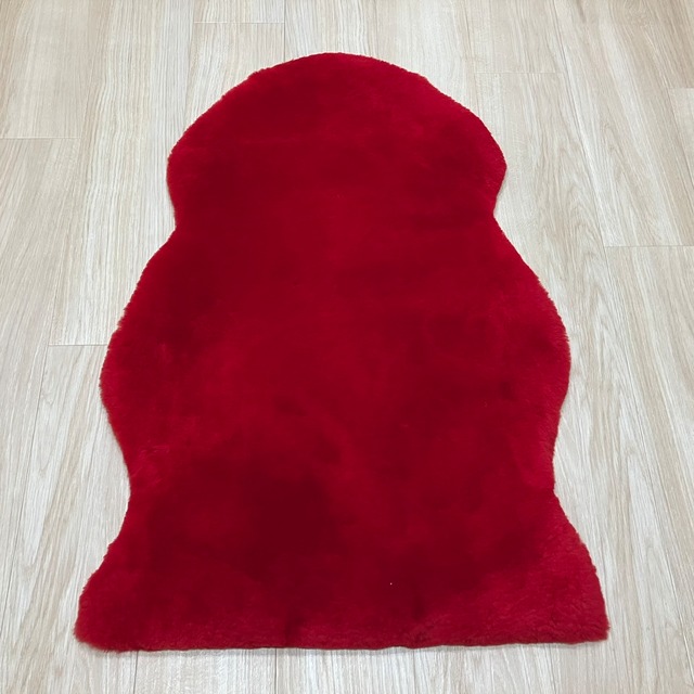 【廃番アウトレット☆1枚限り】国産短毛ムートンフリース1匹もの　Sサイズ　レッド　毛長：35mm}