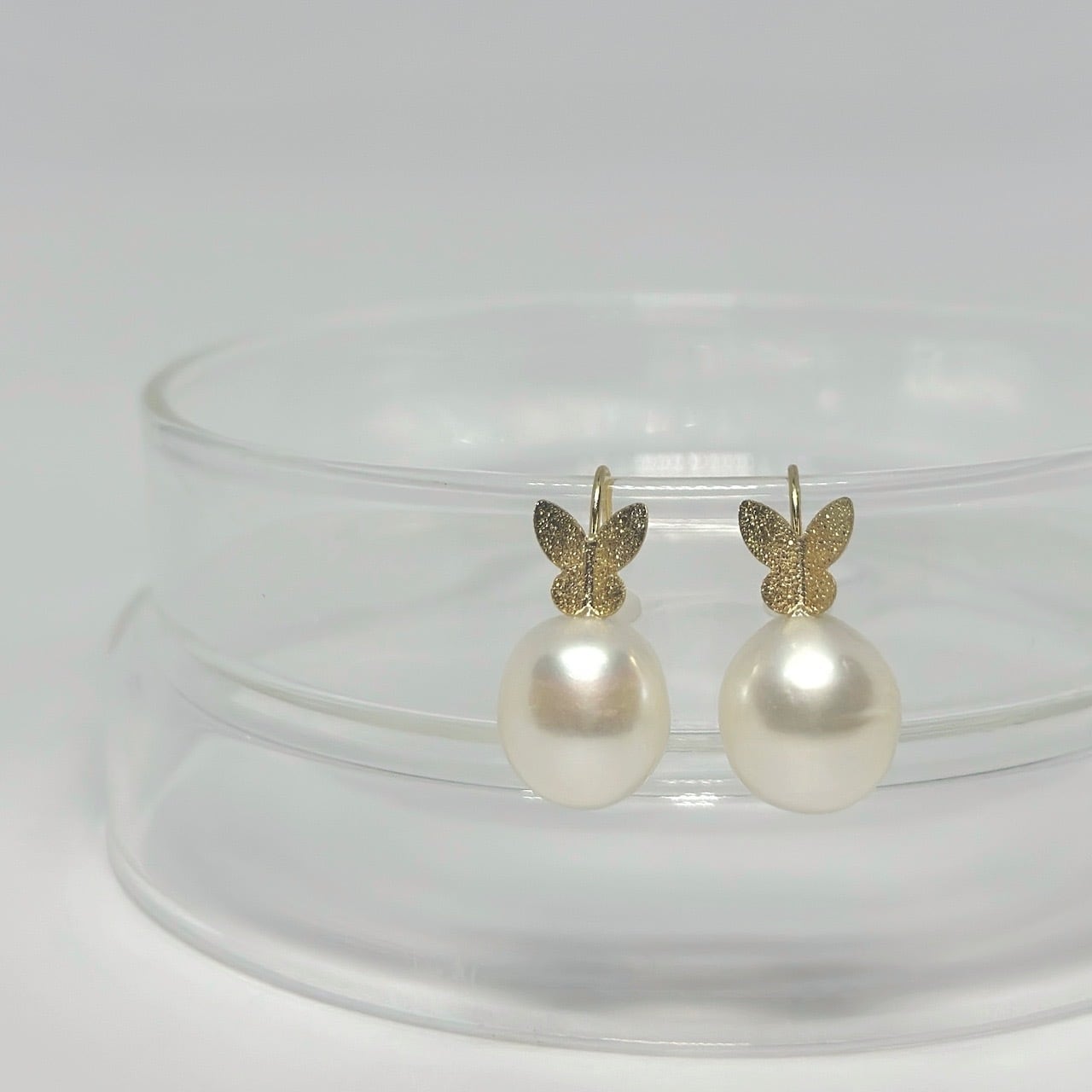 【衣】coscos バタフライパールピアス