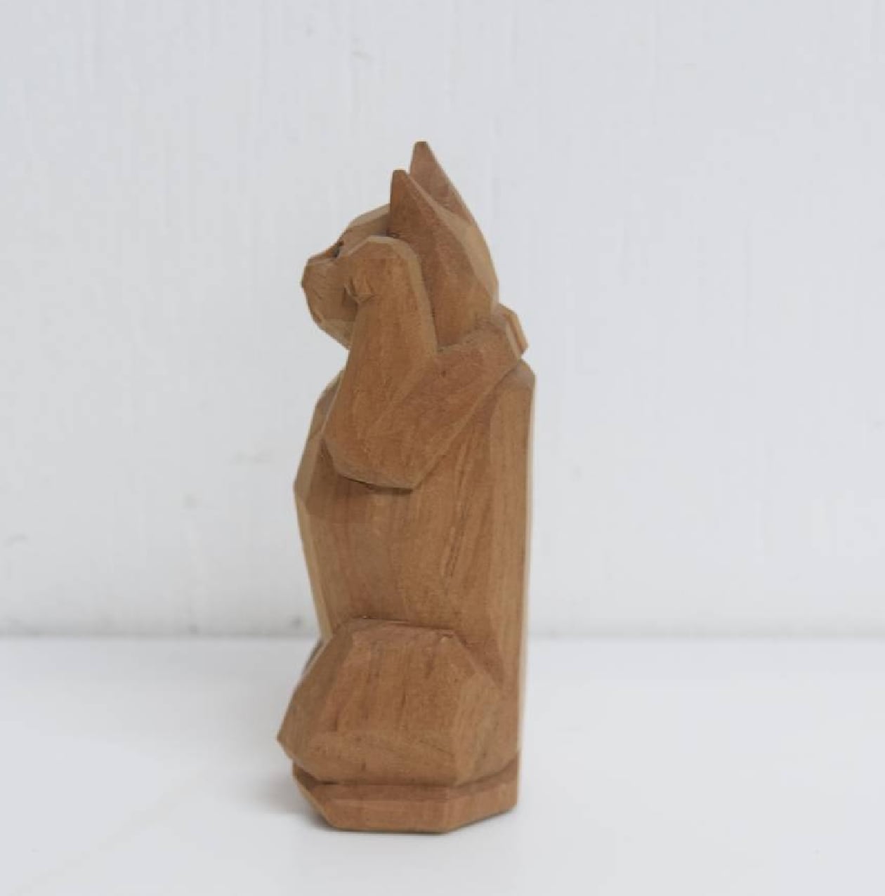 伊勢の仏師 今村瑞甫作 木彫り招き猫 金鈴と雲珠文 猫 | 一丁目ねこ