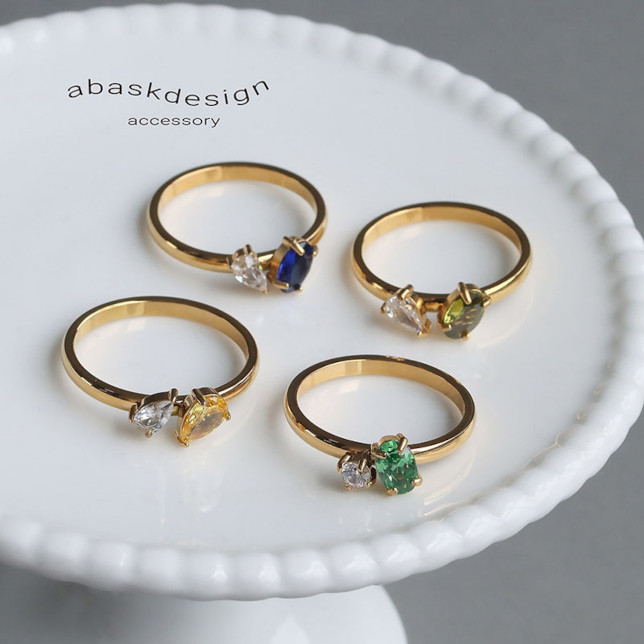 【ネコポス便】金属アレルギー対応のクラシカルな彩りを添える、2粒ビジューの華奢見えリング。　2563