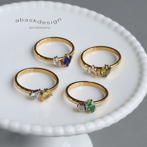【ネコポス便】金属アレルギー対応のクラシカルな彩りを添える、2粒ビジューの華奢見えリング。　2563