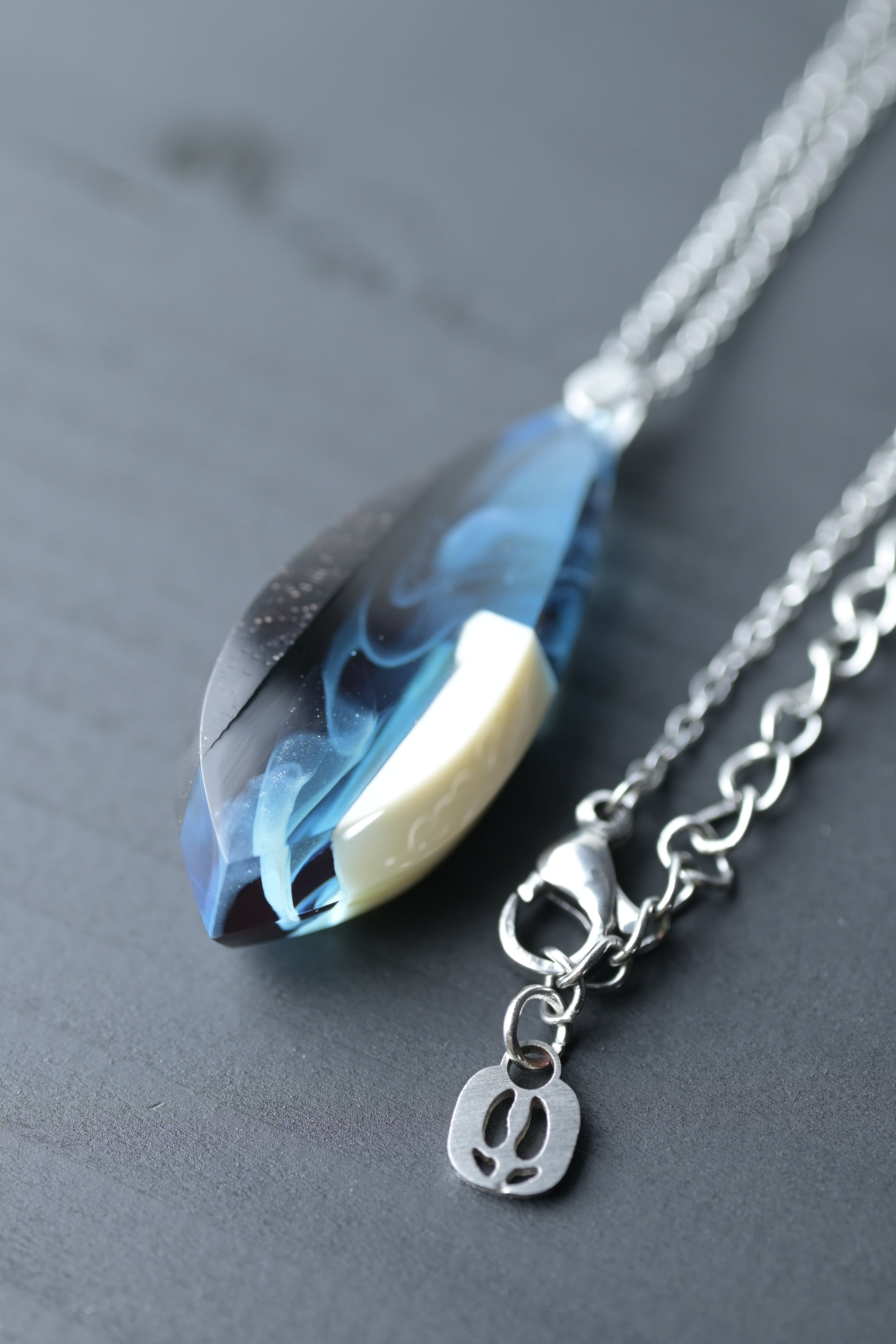 獣涙 猪の牙を使用したネックレス | 獣骨と俺 BONE&WOOD RESIN ウッド