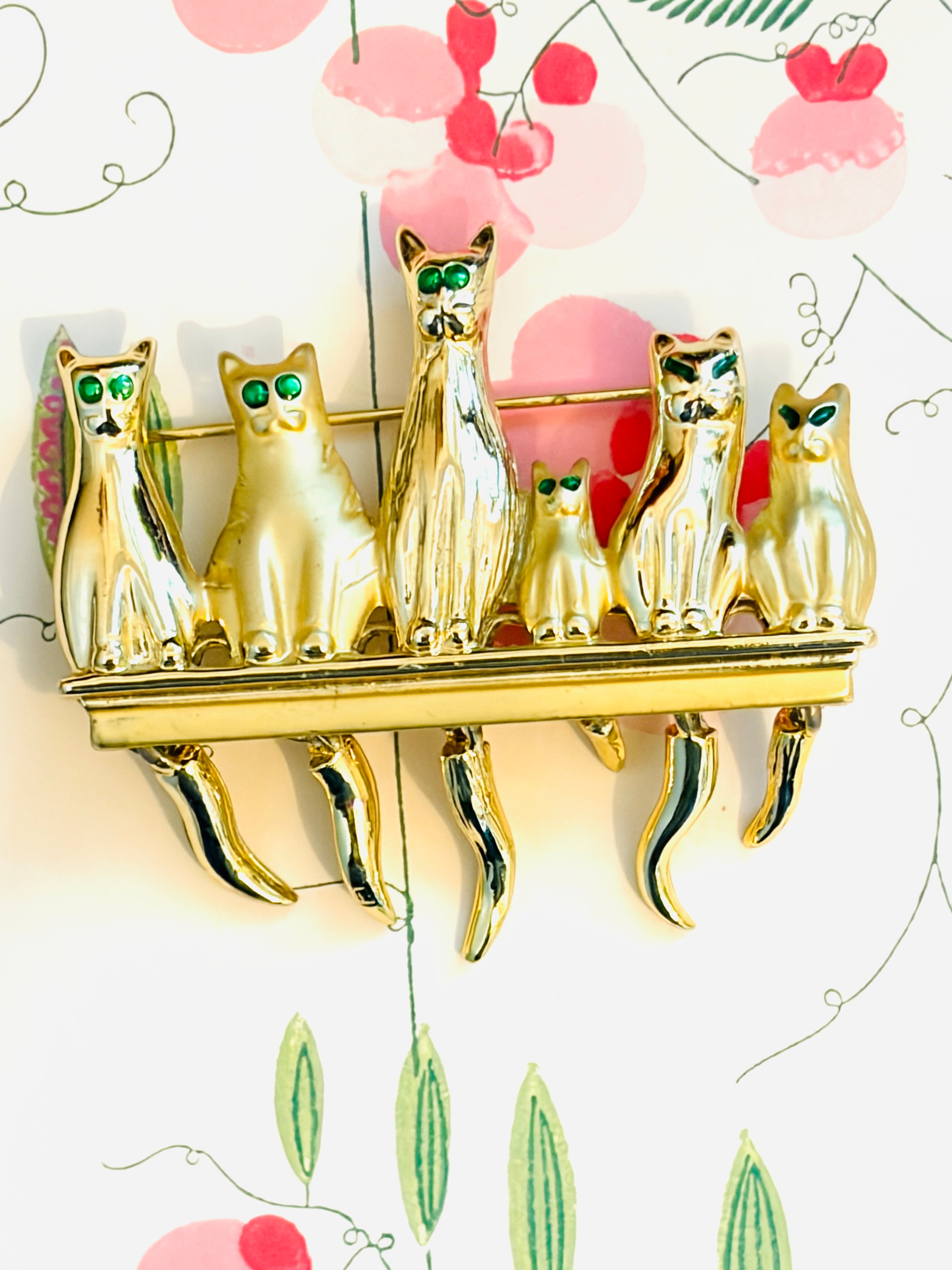 NO.653❤サンタさんを待っていた猫達❤レジンへアゴム ブローチの通販