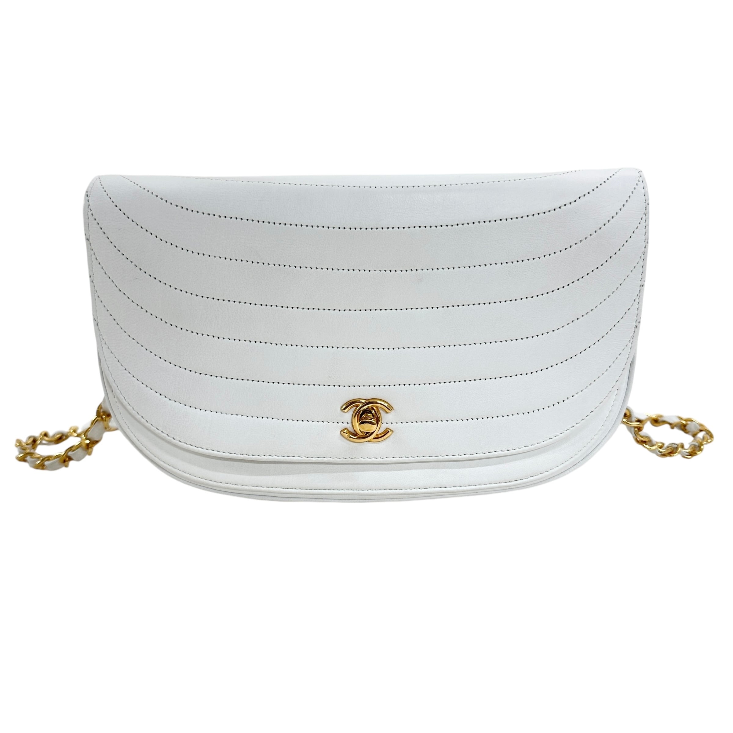 CHANEL シャネル ハーフムーン チェーン ショルダーバッグ ラム CHANEL シャネル ハーフムーン チェーン ショルダーバッグ ラム