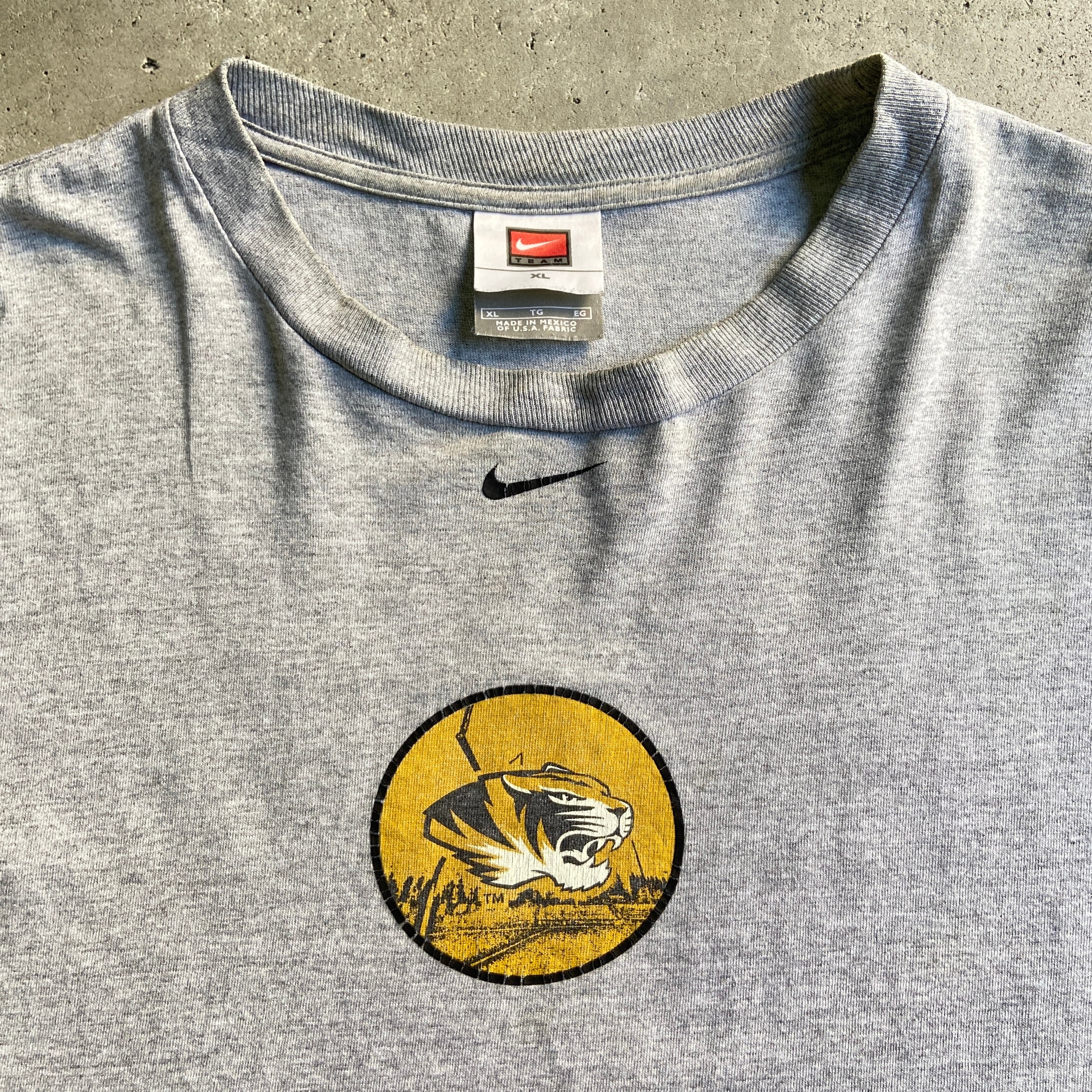 ナイキ NIKE TEAM 両面プリント カレッジ スポーツプリントTシャツ メンズXL /eaa320341