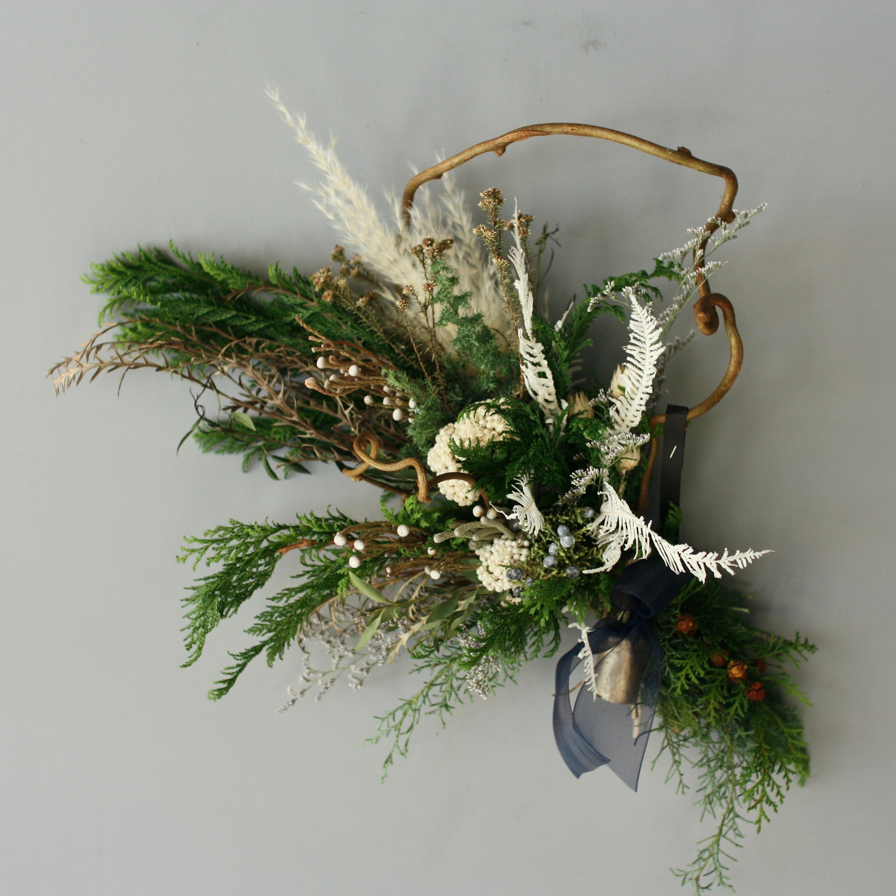 再販用【冬の変形リース】ドライフラワーオブジェ、クリスマススワッグ Lily's Diary ードライフラワーと植物にまつわるモノー