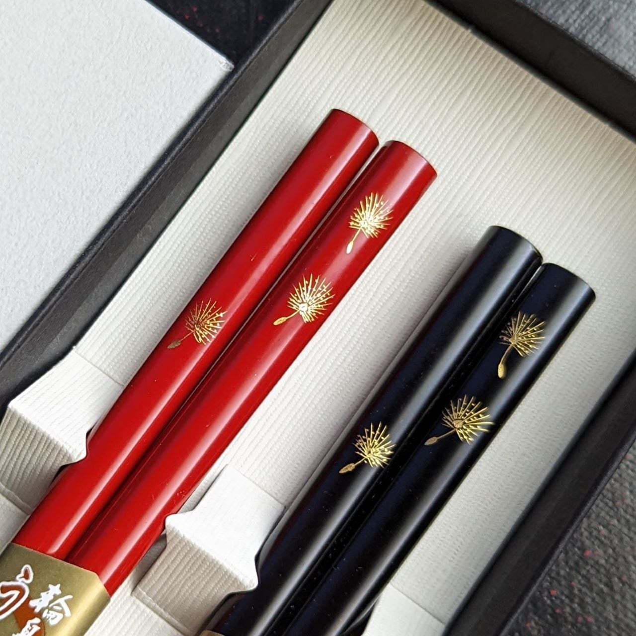 輪島塗 化粧箱二膳入 手彫両面沈金 飛花