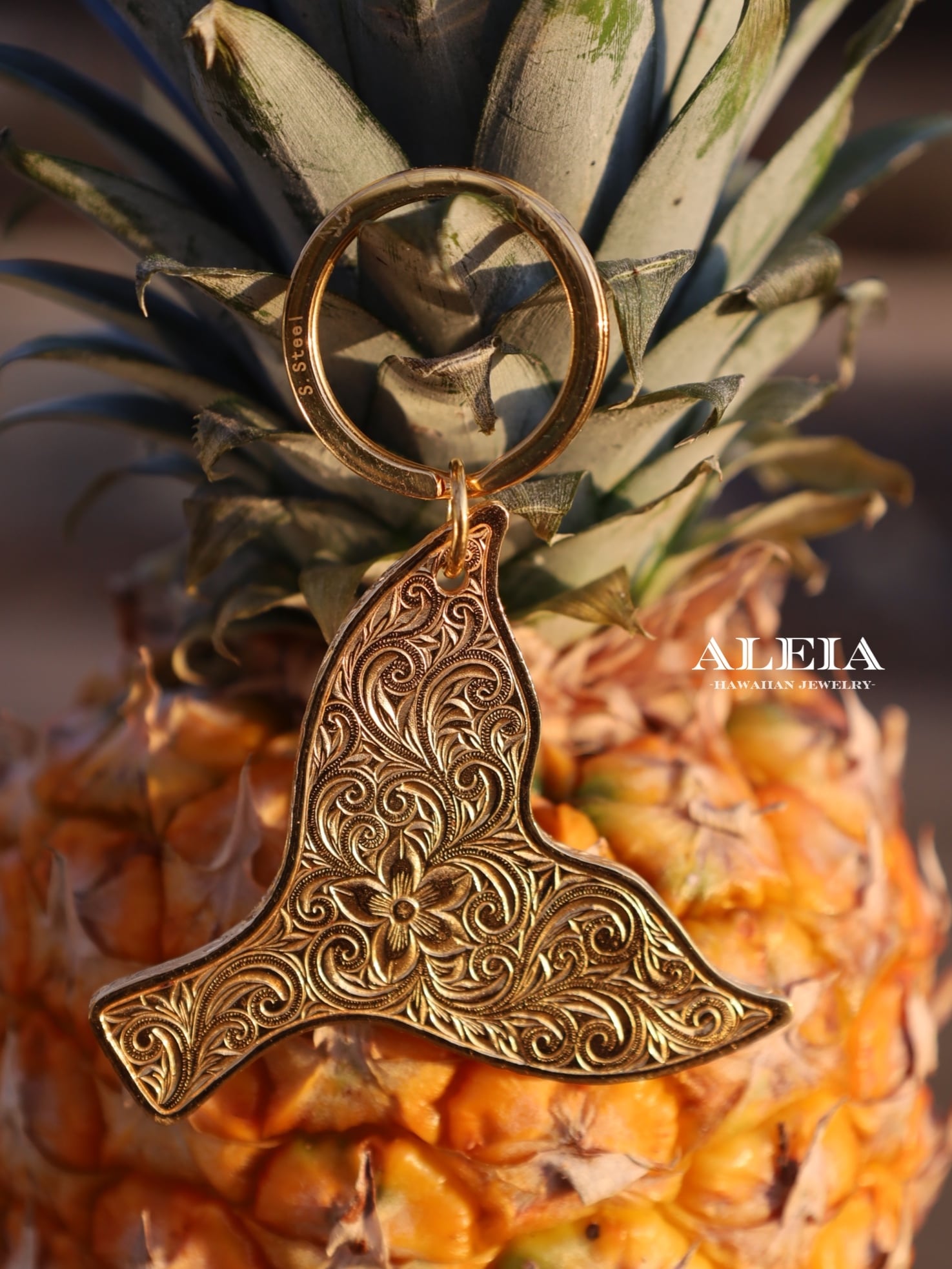 名入れ／メッセージ刻印無料】whale tail key ring [316L]ハワイアン