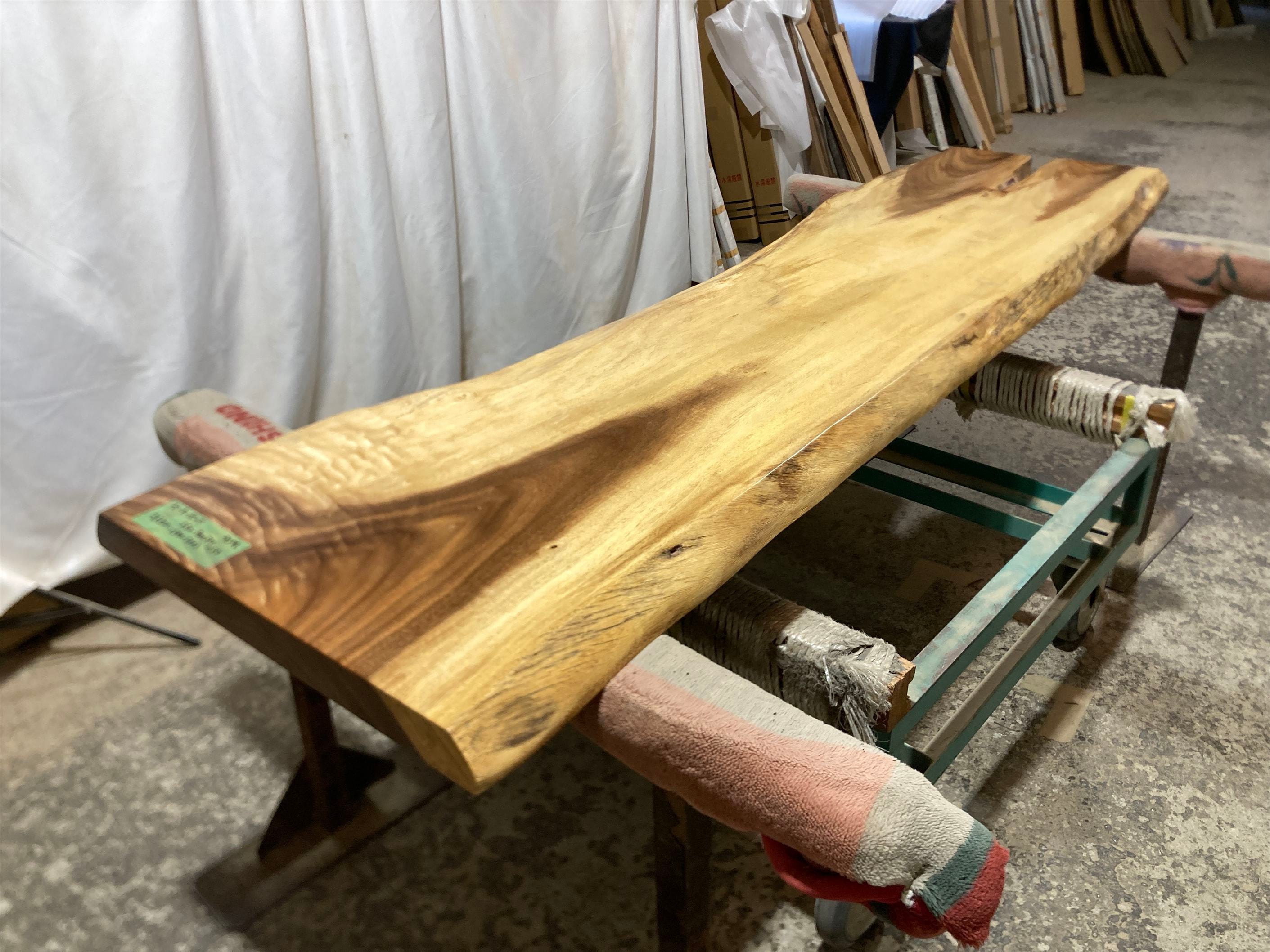 ローテーブル | 銘木無垢材一枚板の来宝綜合銘木工業株式会社