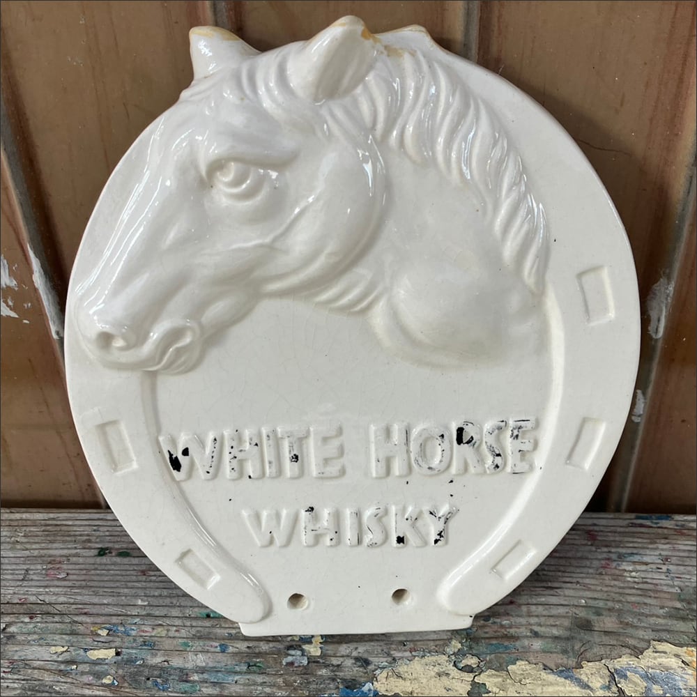 【匿名配送】ホワイトホース ウイスキー 壁掛け 陶器製 レア物 ヴィンテージ WHITE HORSE ウイスキー ノベルティ 陶器製 壁掛け
