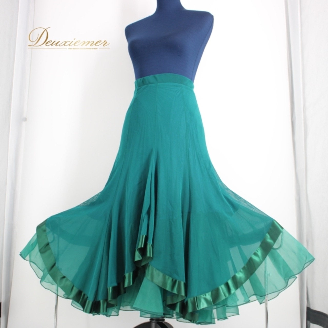 社交ダンス 衣装 スタンダード スカート レッスンウェア 女性用 レディース オールシーズン グリーン系 レース 光沢感 シンプル 緑 無地 華やか フレア ゆったり ストレッチ かわいい おしゃれ ダンスコスチューム 可動性 躍動感 デイリー ショー