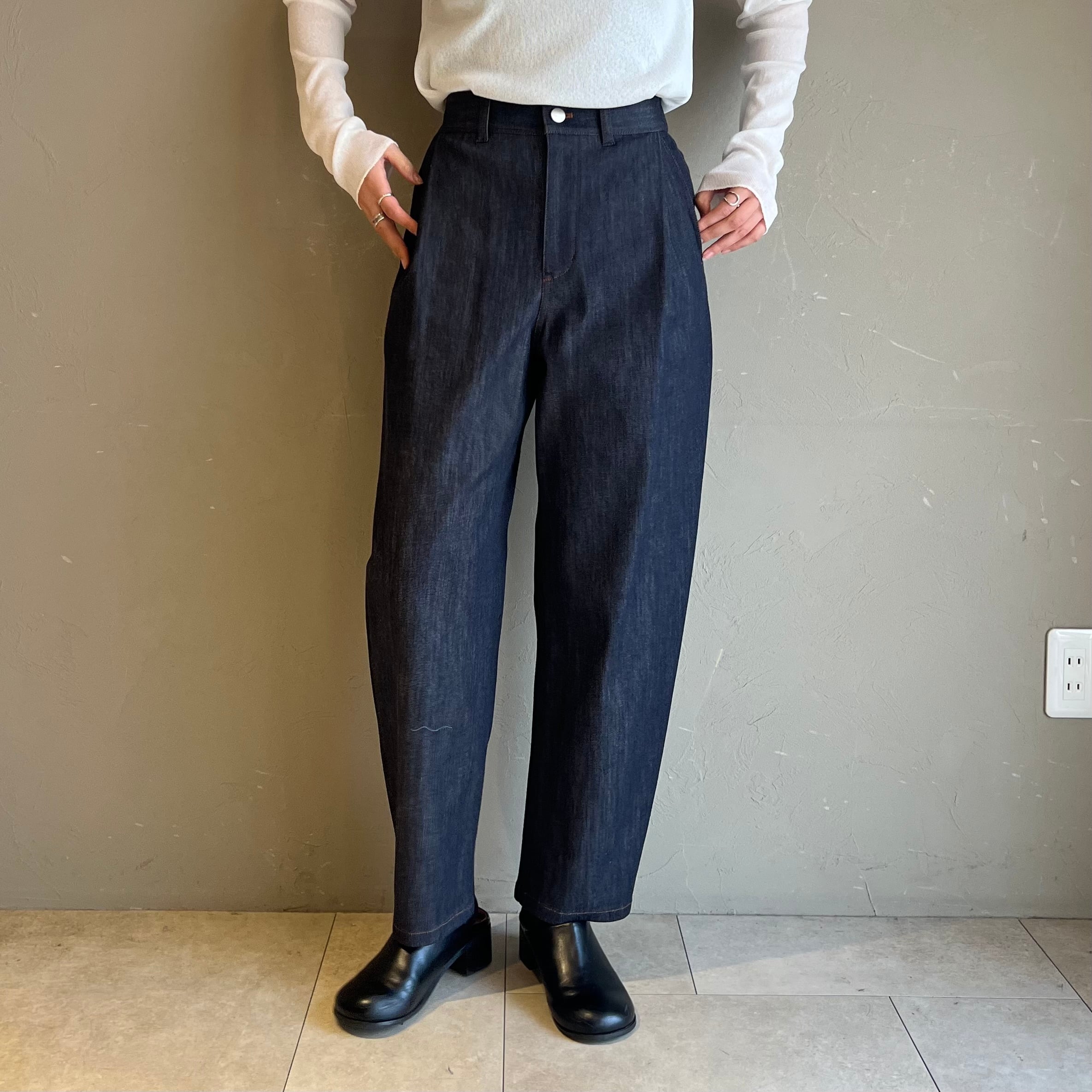 cafune PASSIONE2025年　タックデニム　40サイズ　新品タグ付 cafune PASSIONE2025年 タックデニム 40サイズ 新品タグ付 cafune