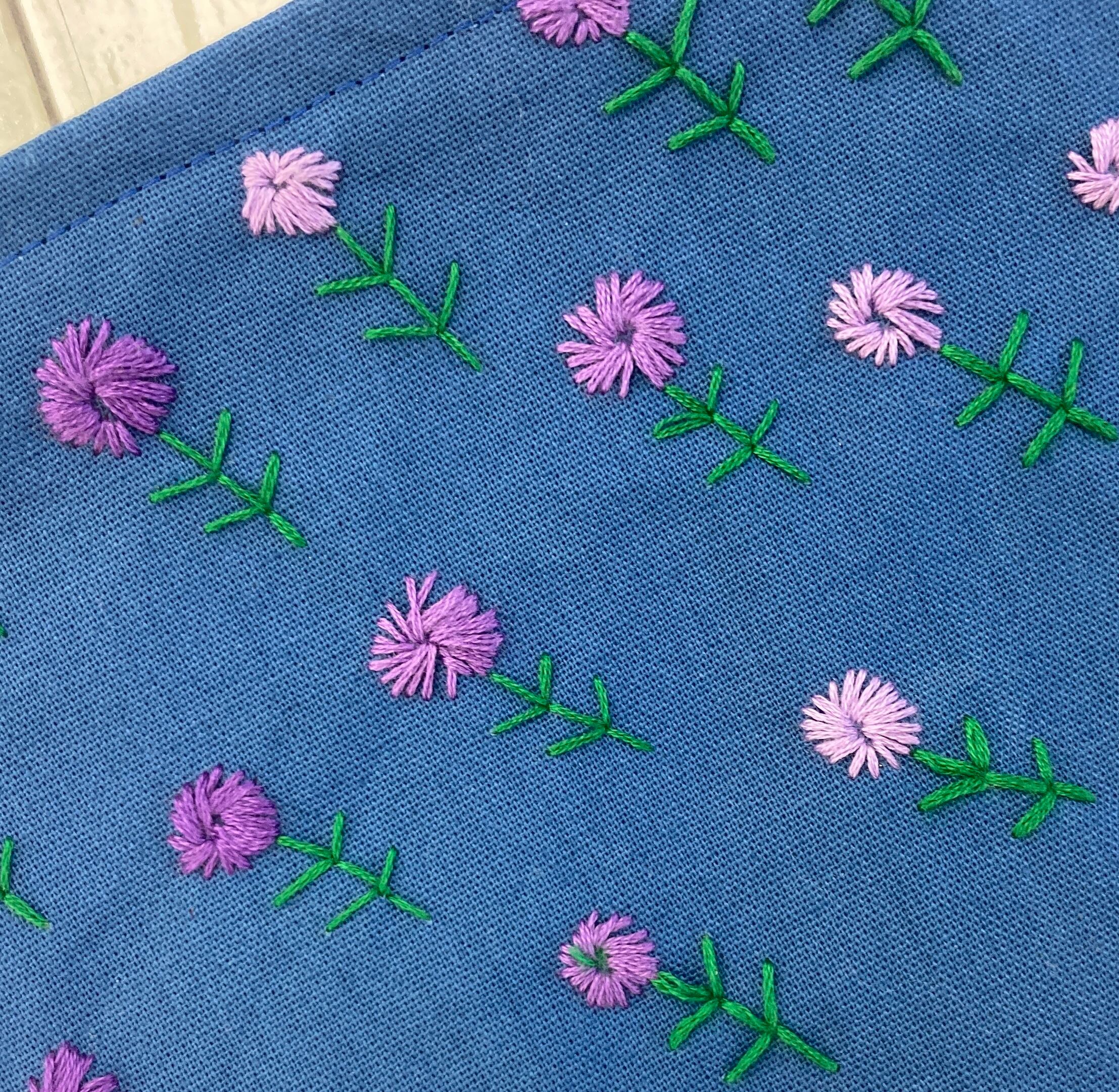 花刺繍ポーチ＜紫のデイジー＞ | Atelier Fucca アトリエ福花