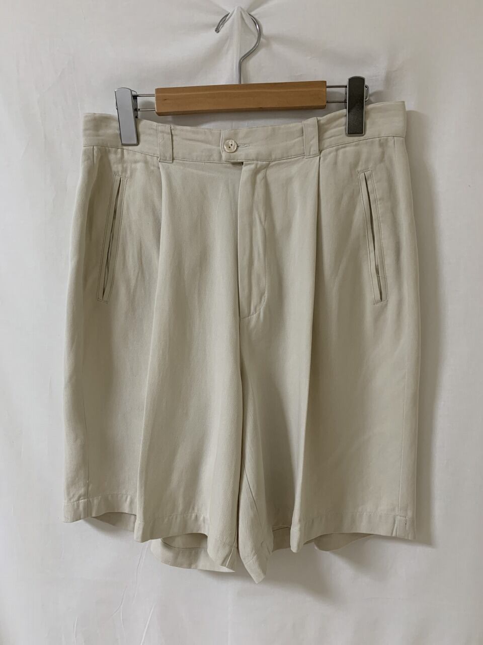 Silk Wide Silhouette Tuck Shorts